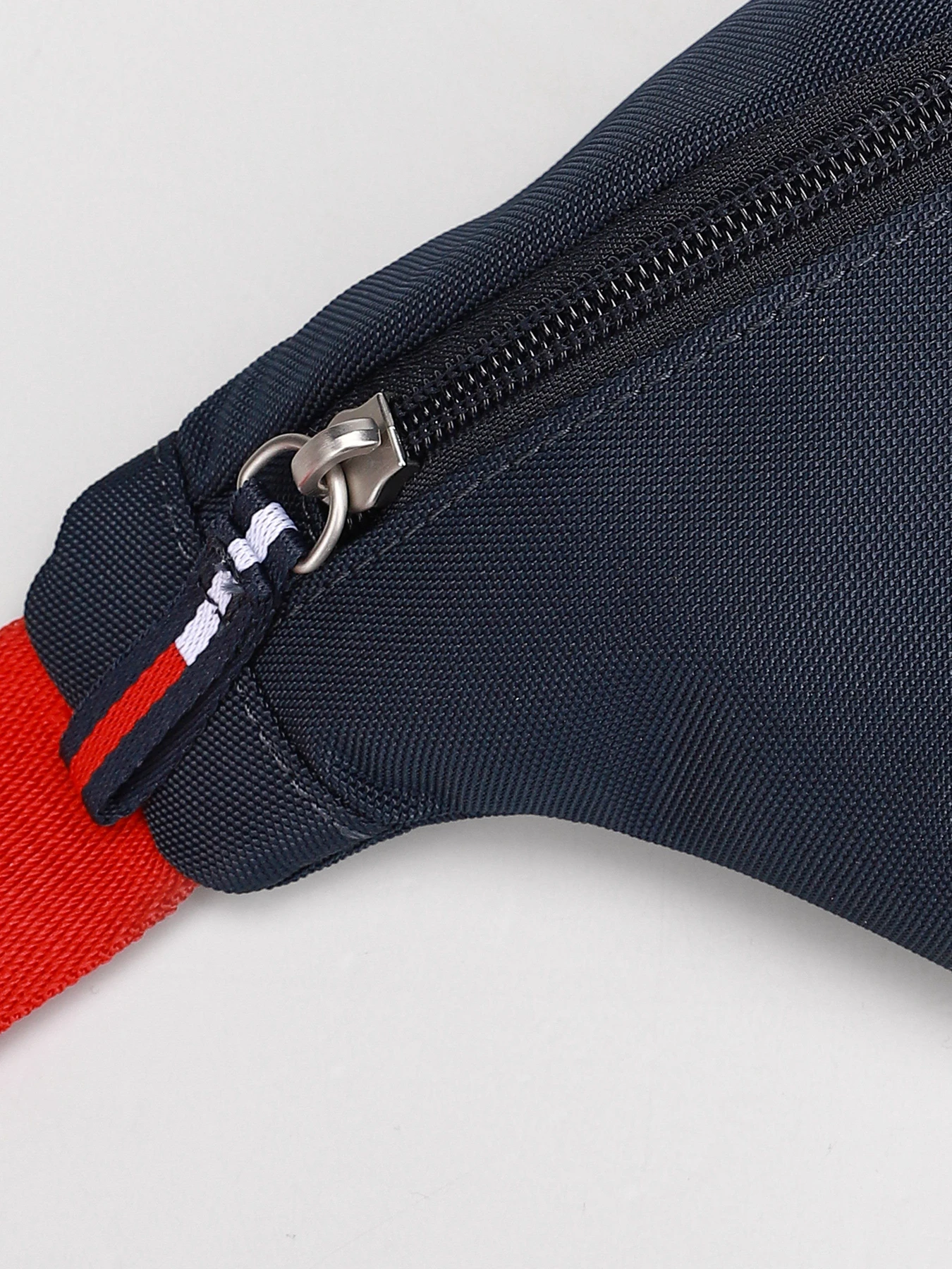 Сумки Tommy Hilfiger модель AW0AW09711-C87 Фото