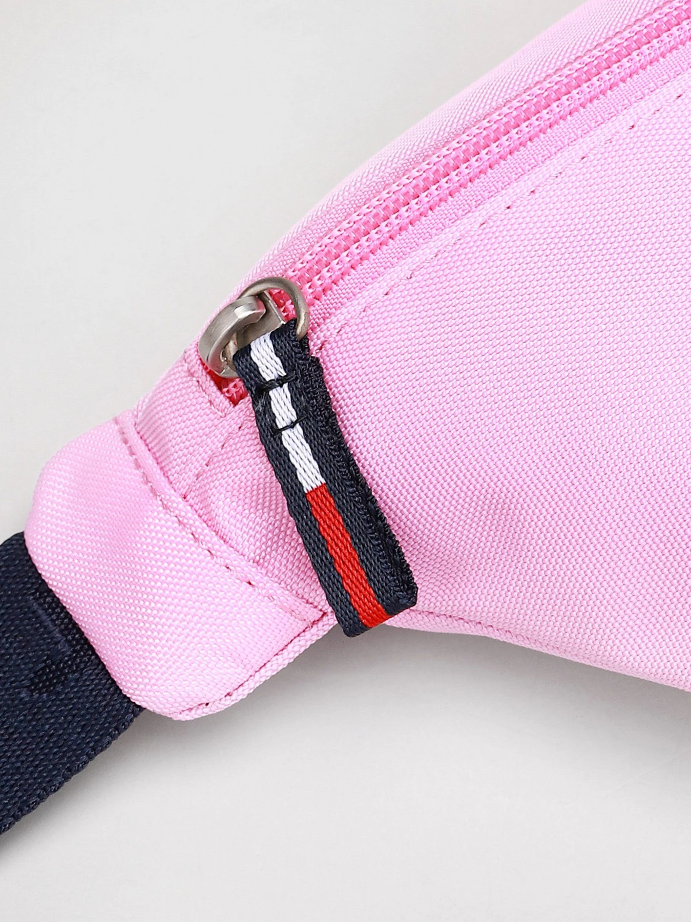 Сумки Tommy Hilfiger модель AW0AW09711-TOU Сумки Tommy Hilfiger модель AW0AW09711-TOU Фото