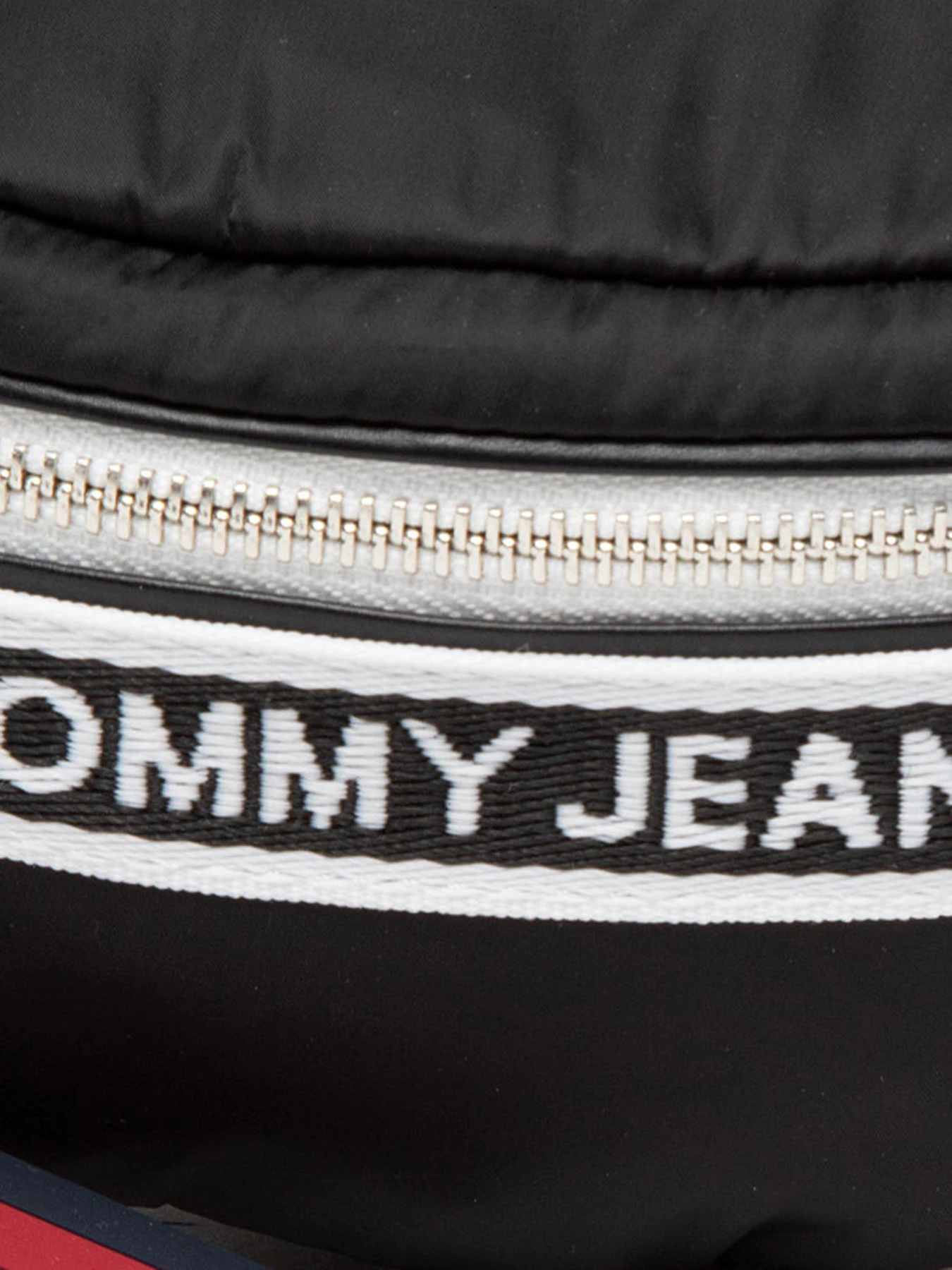 Сумки Tommy Hilfiger модель AW0AW09736-BDS Сумки Tommy Hilfiger модель AW0AW09736-BDS Фото