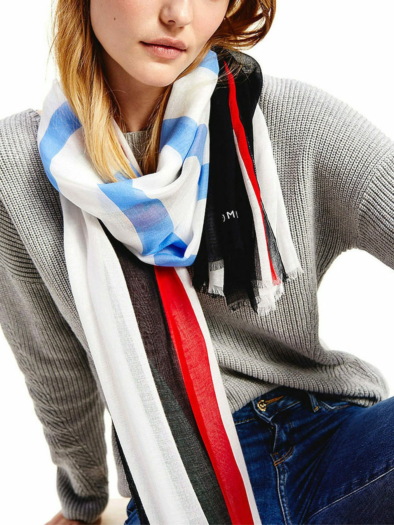 Шарфы и платки Tommy Hilfiger модель AW0AW09793-0GZ Шарфы и платки Tommy Hilfiger модель AW0AW09793-0GZ Фото