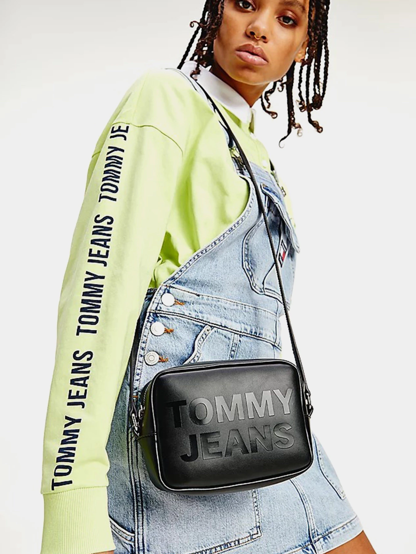 Сумки Tommy Hilfiger модель AW0AW09853-BDS Сумки Tommy Hilfiger модель AW0AW09853-BDS Фото