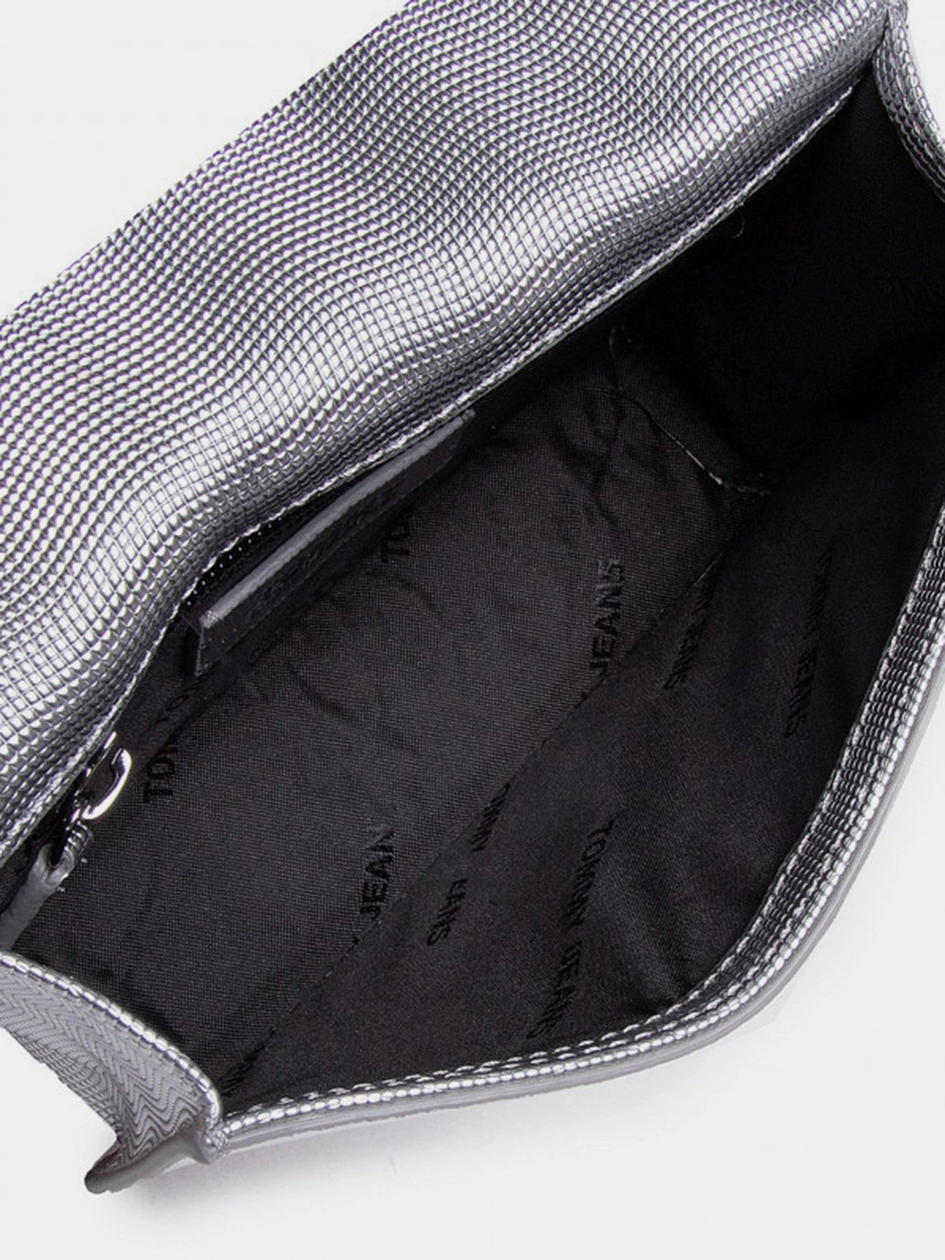Сумки Tommy Hilfiger модель AW0AW09858-0IM Сумки Tommy Hilfiger модель AW0AW09858-0IM Фото