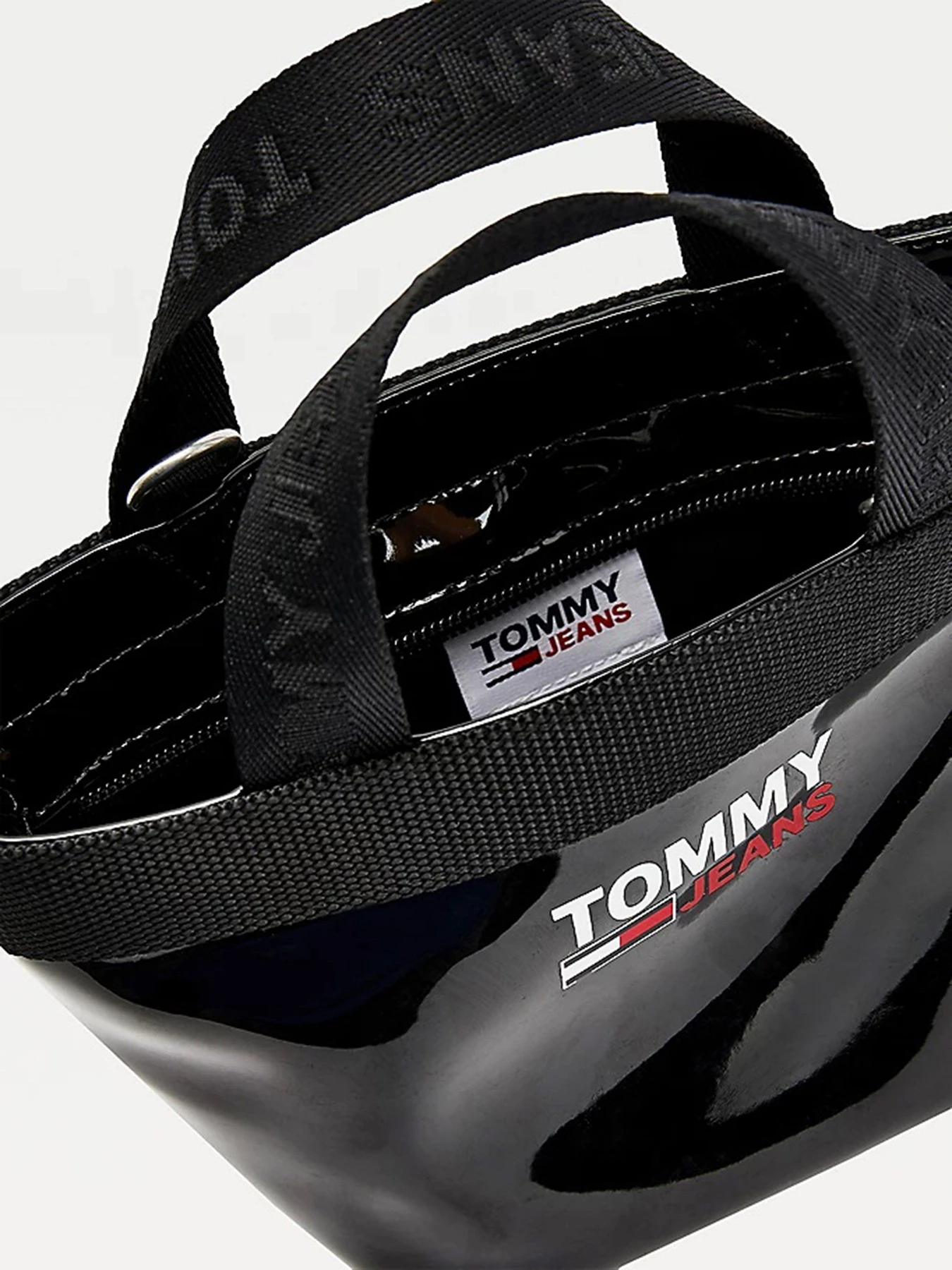 Сумки Tommy Hilfiger Campus модель AW0AW09898-BDS Сумки Tommy Hilfiger Campus модель AW0AW09898-BDS Фото