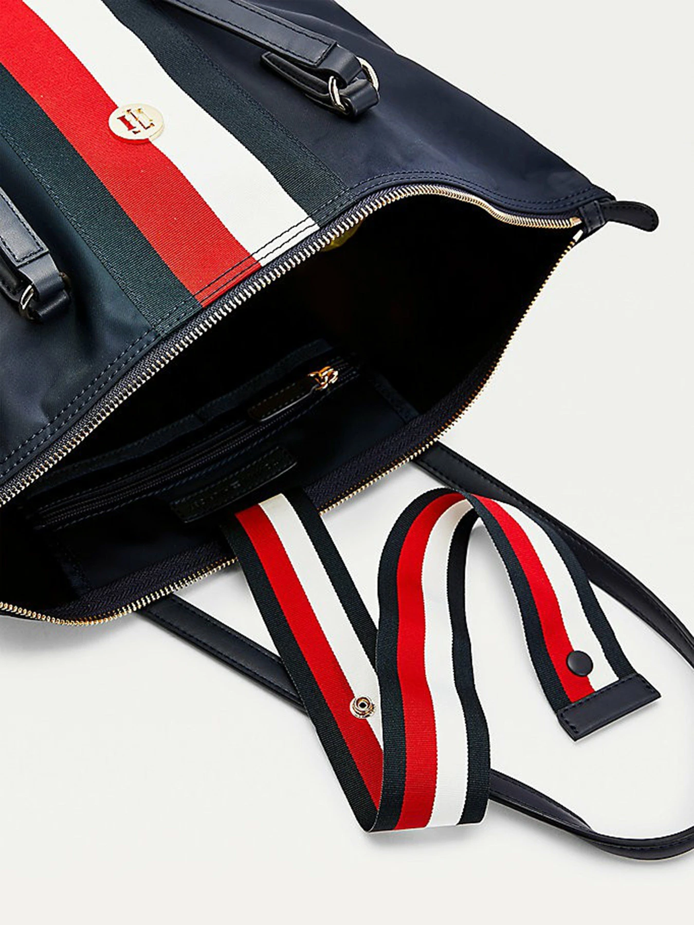 Сумки Tommy Hilfiger модель AW0AW09933-DW5 Фото