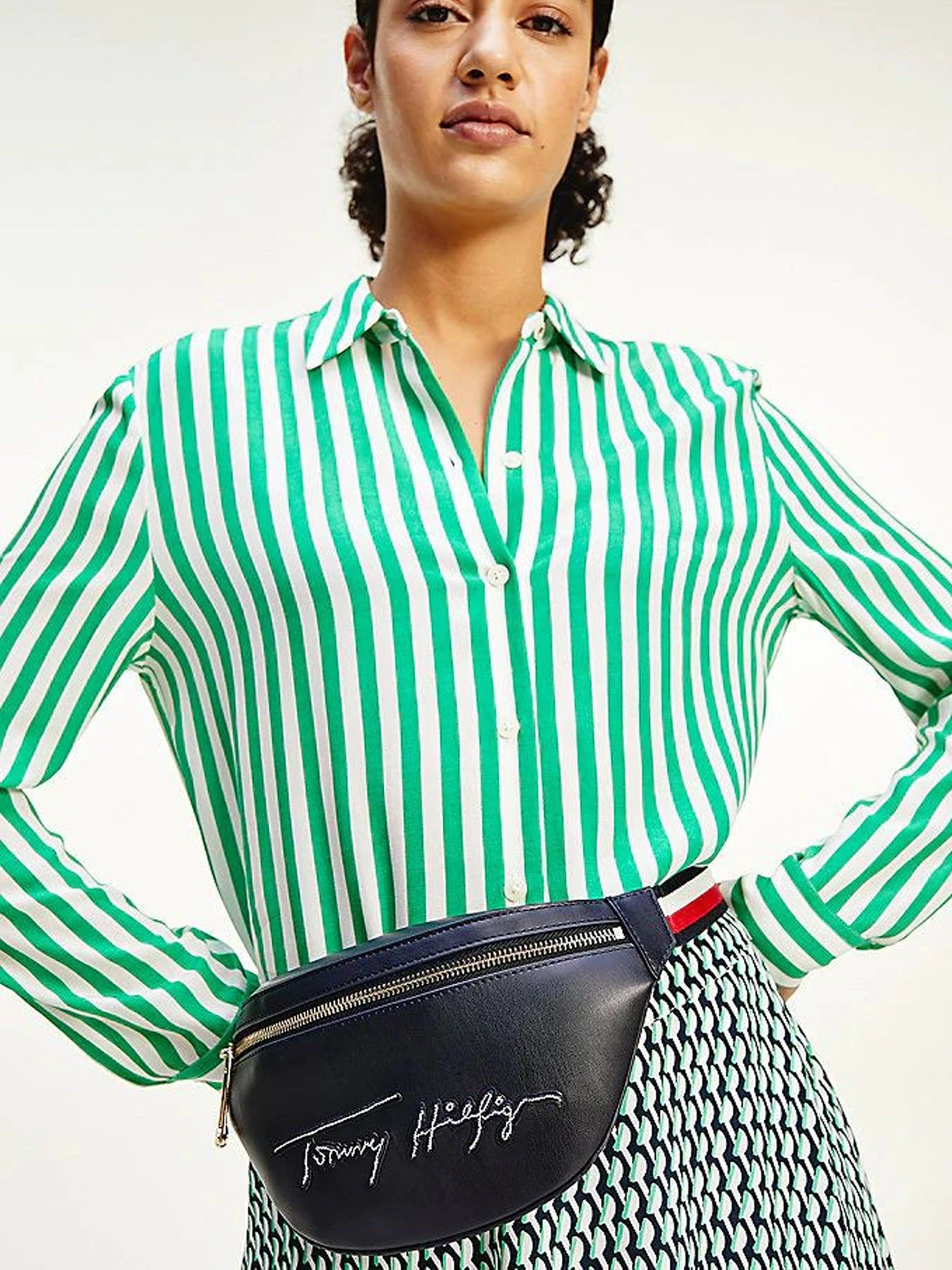 Сумки Tommy Hilfiger модель AW0AW09958-DW5 Сумки Tommy Hilfiger модель AW0AW09958-DW5 Фото
