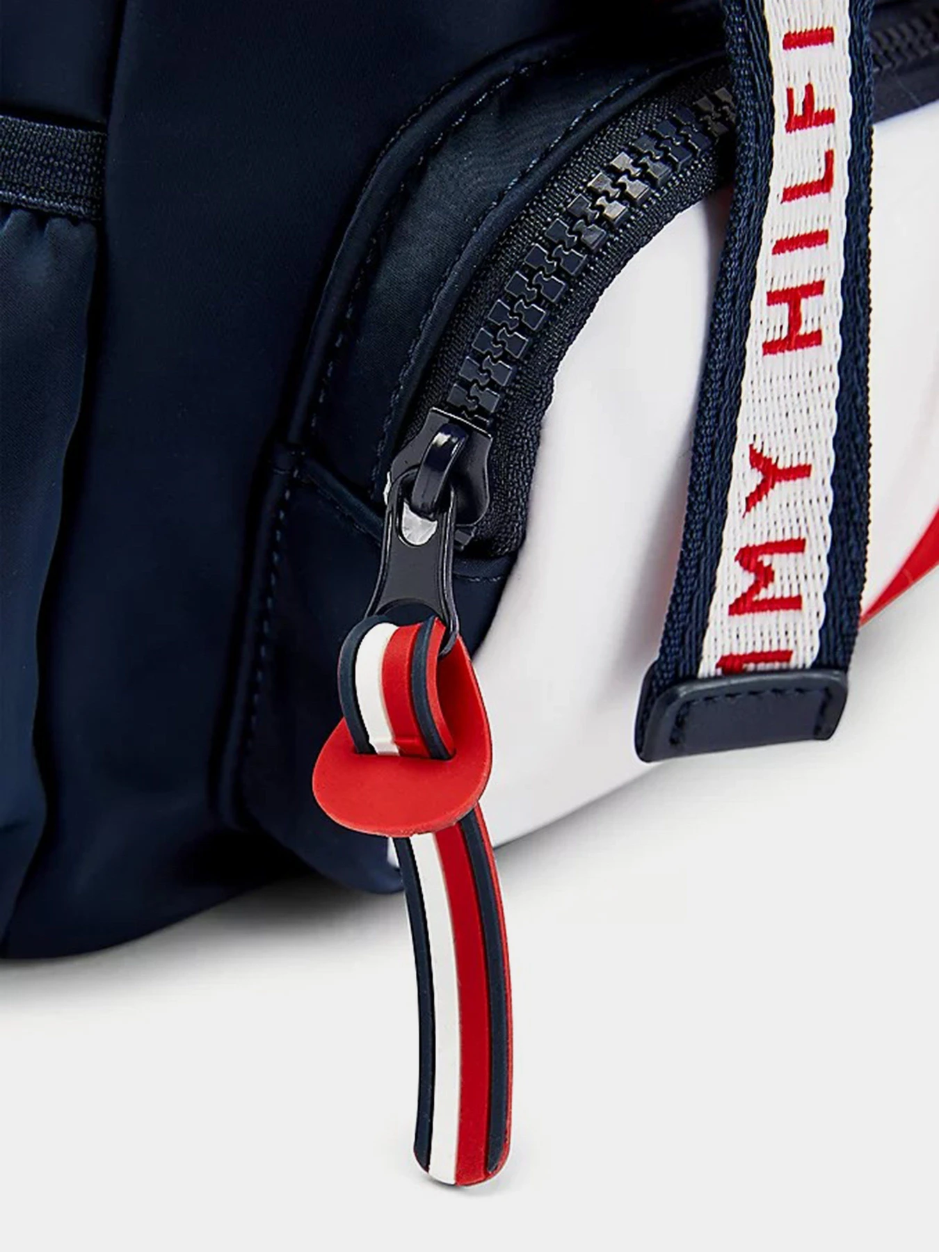 Рюкзаки Tommy Hilfiger модель AW0AW09967-0GY Рюкзаки Tommy Hilfiger модель AW0AW09967-0GY Фото