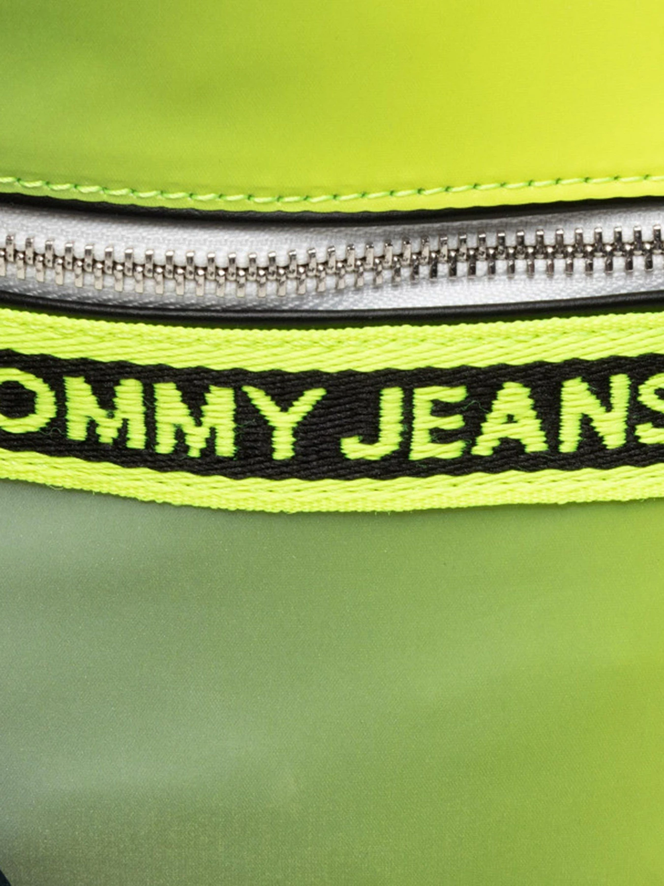 Сумки Tommy Hilfiger модель AW0AW10016-LT3 Сумки Tommy Hilfiger модель AW0AW10016-LT3 Фото