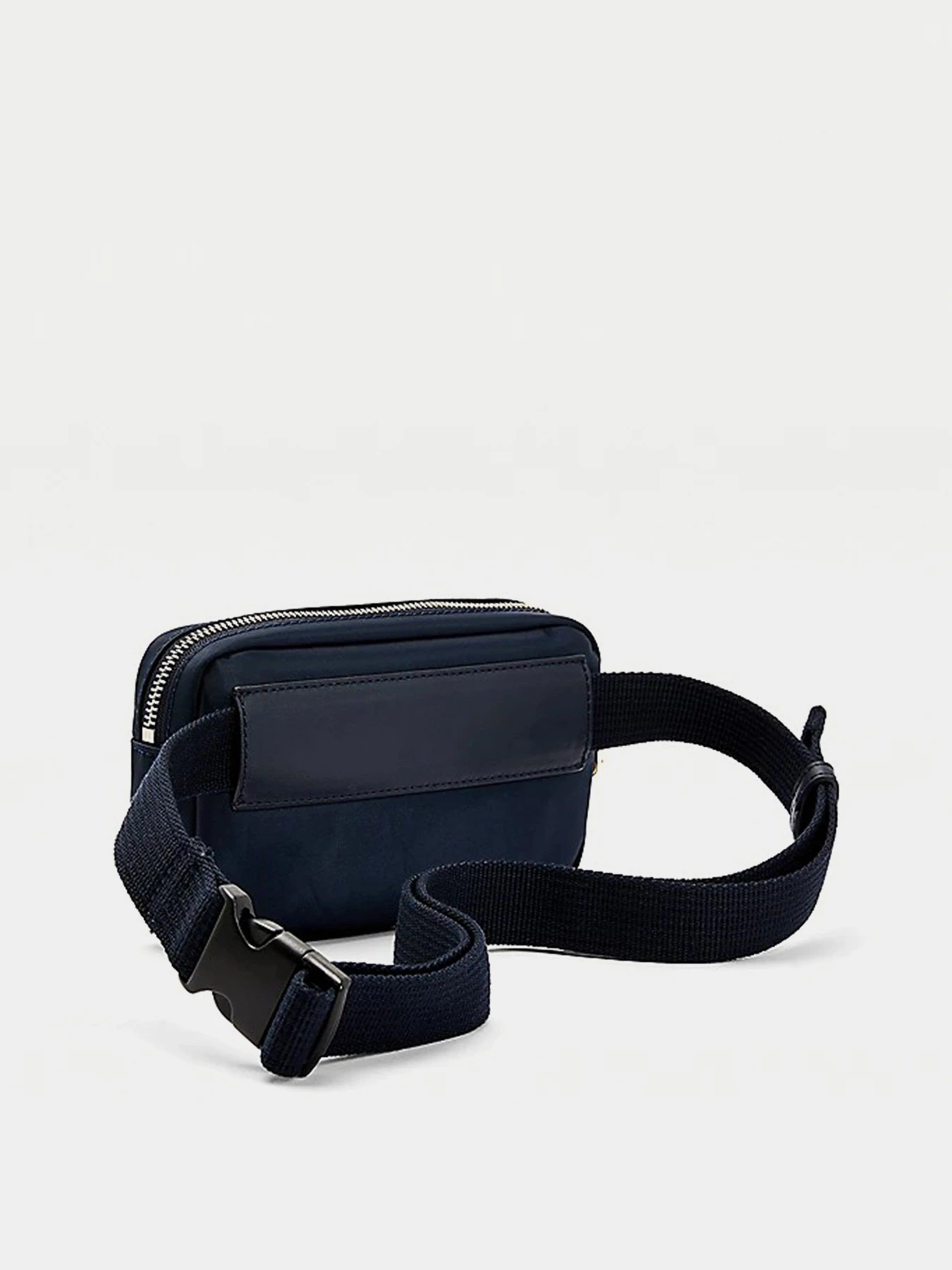 Сумки Tommy Hilfiger Signature модель AW0AW10027-DW5 Сумки Tommy Hilfiger Signature модель AW0AW10027-DW5 Фото