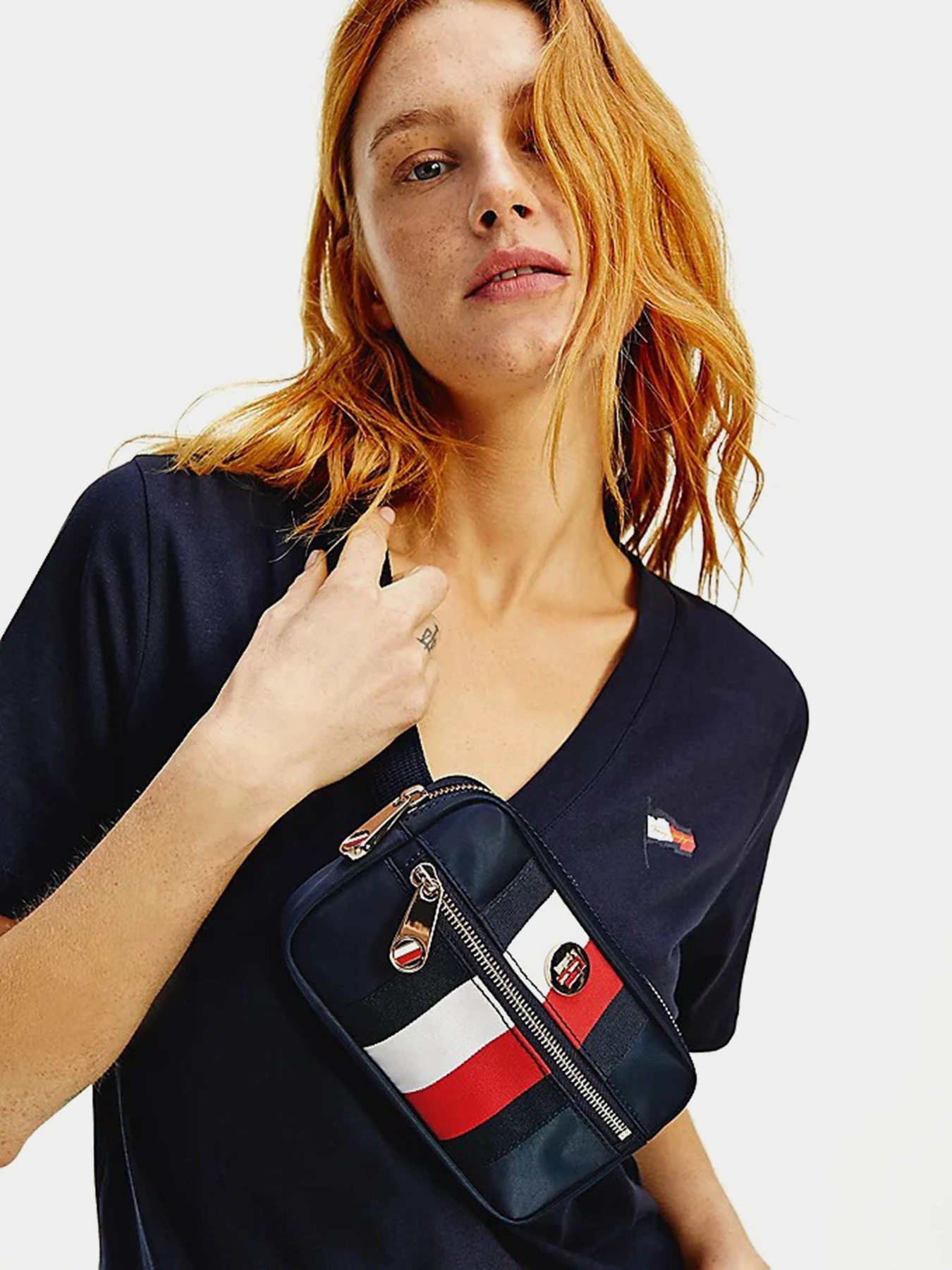 Сумки Tommy Hilfiger Signature модель AW0AW10027-DW5 Сумки Tommy Hilfiger Signature модель AW0AW10027-DW5 Фото
