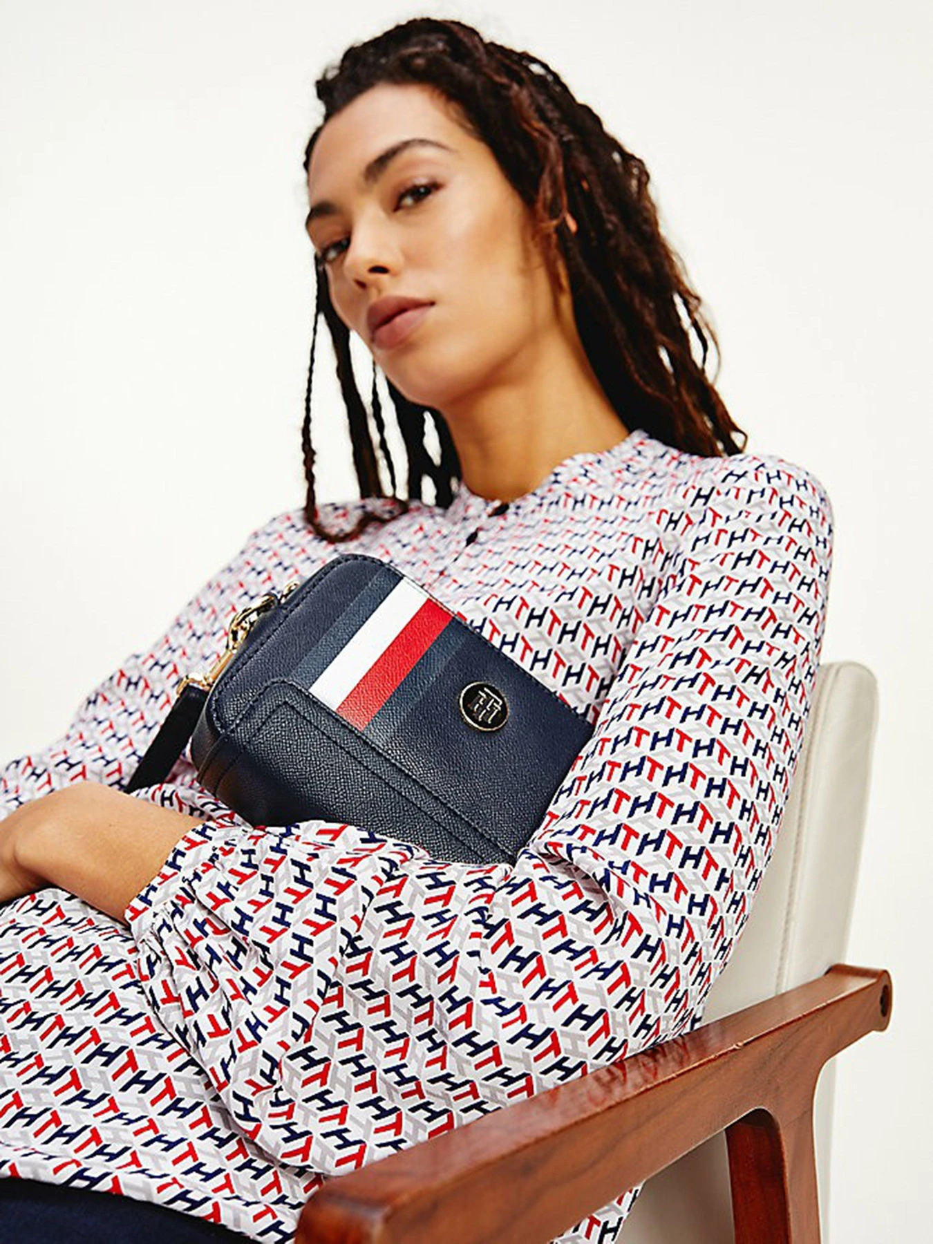 Сумки Tommy Hilfiger модель AW0AW10042-DW5 Сумки Tommy Hilfiger модель AW0AW10042-DW5 Фото