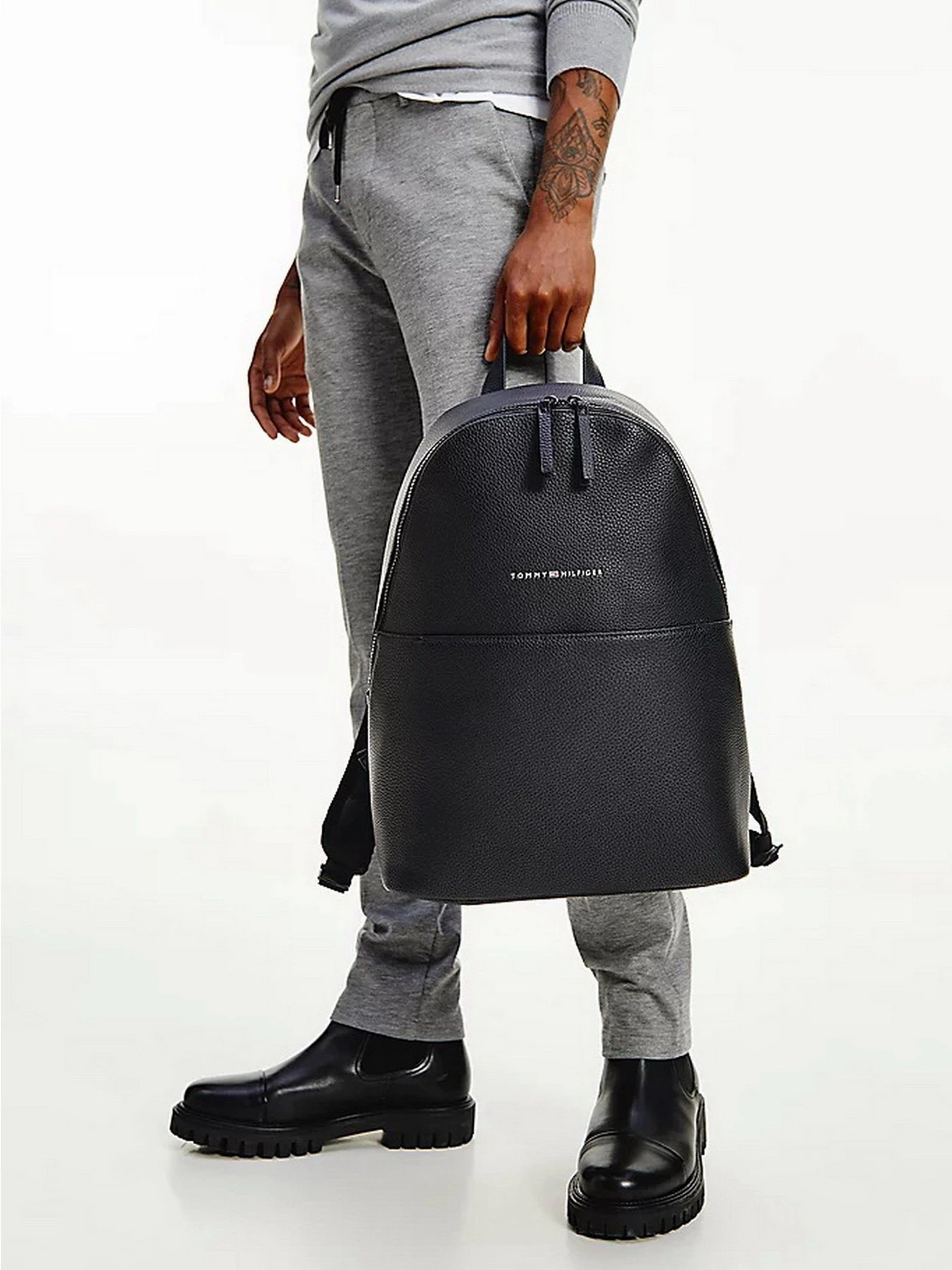 Рюкзаки Tommy Hilfiger модель AM0AM07998-BDS Рюкзаки Tommy Hilfiger модель AM0AM07998-BDS Фото