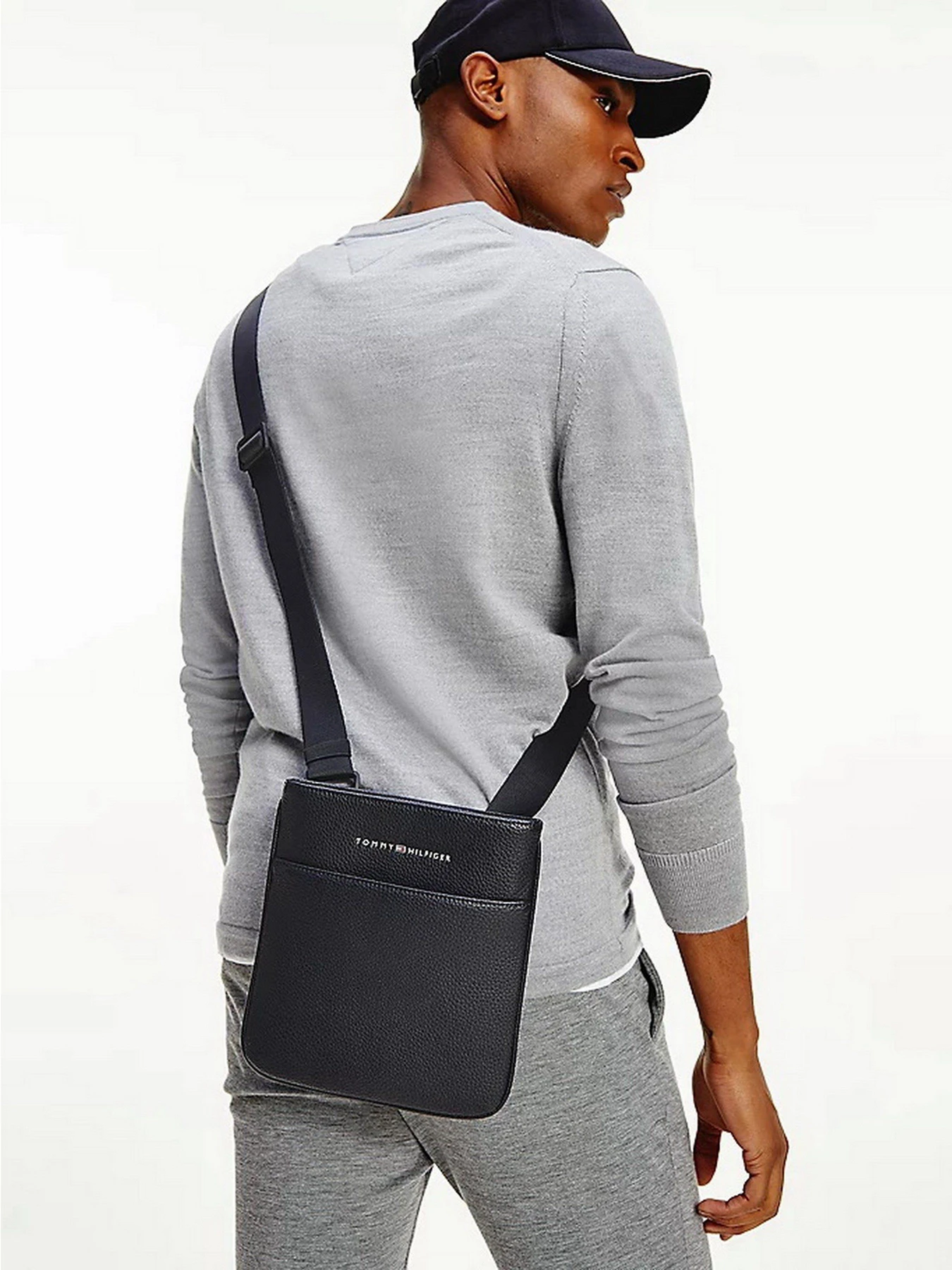 Сумки Tommy Hilfiger модель AM0AM07798-BDS Фото
