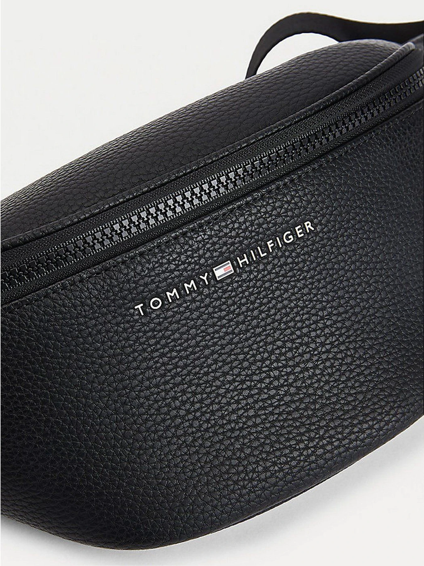 Сумки Tommy Hilfiger модель AM0AM07799-BDS Сумки Tommy Hilfiger модель AM0AM07799-BDS Фото