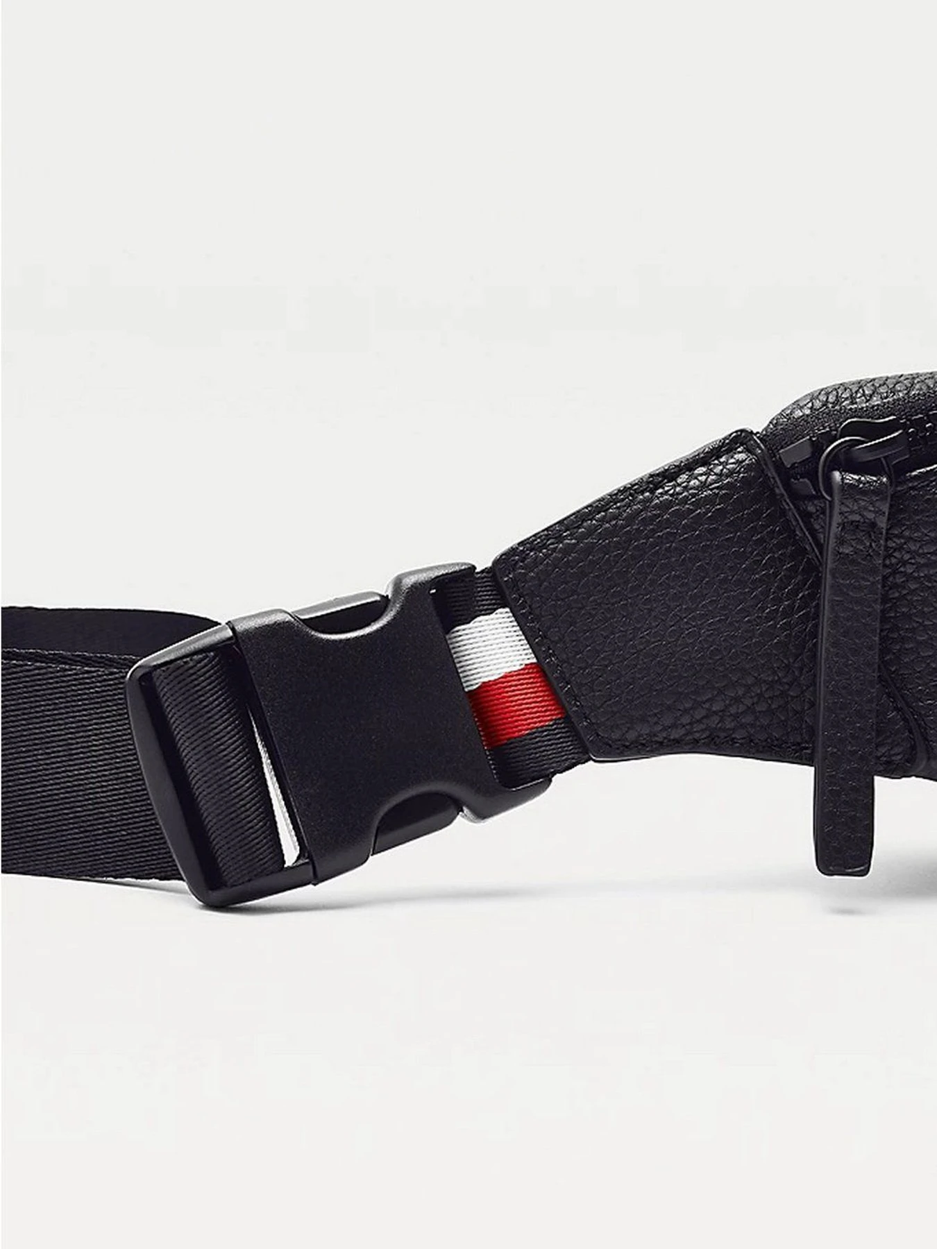 Сумки Tommy Hilfiger модель AM0AM07799-BDS Сумки Tommy Hilfiger модель AM0AM07799-BDS Фото
