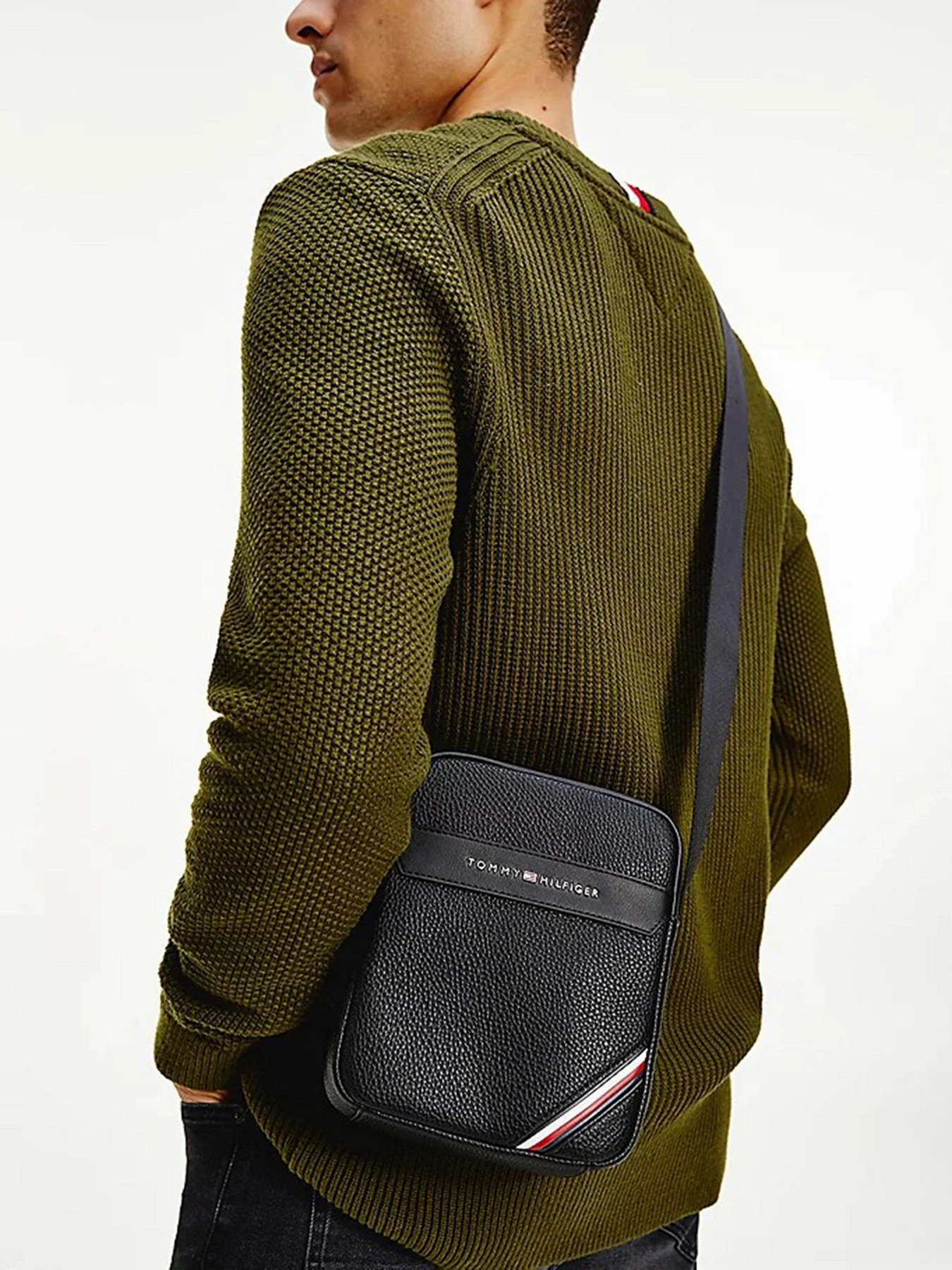 Сумки Tommy Hilfiger модель AM0AM07781-BDS Сумки Tommy Hilfiger модель AM0AM07781-BDS Фото