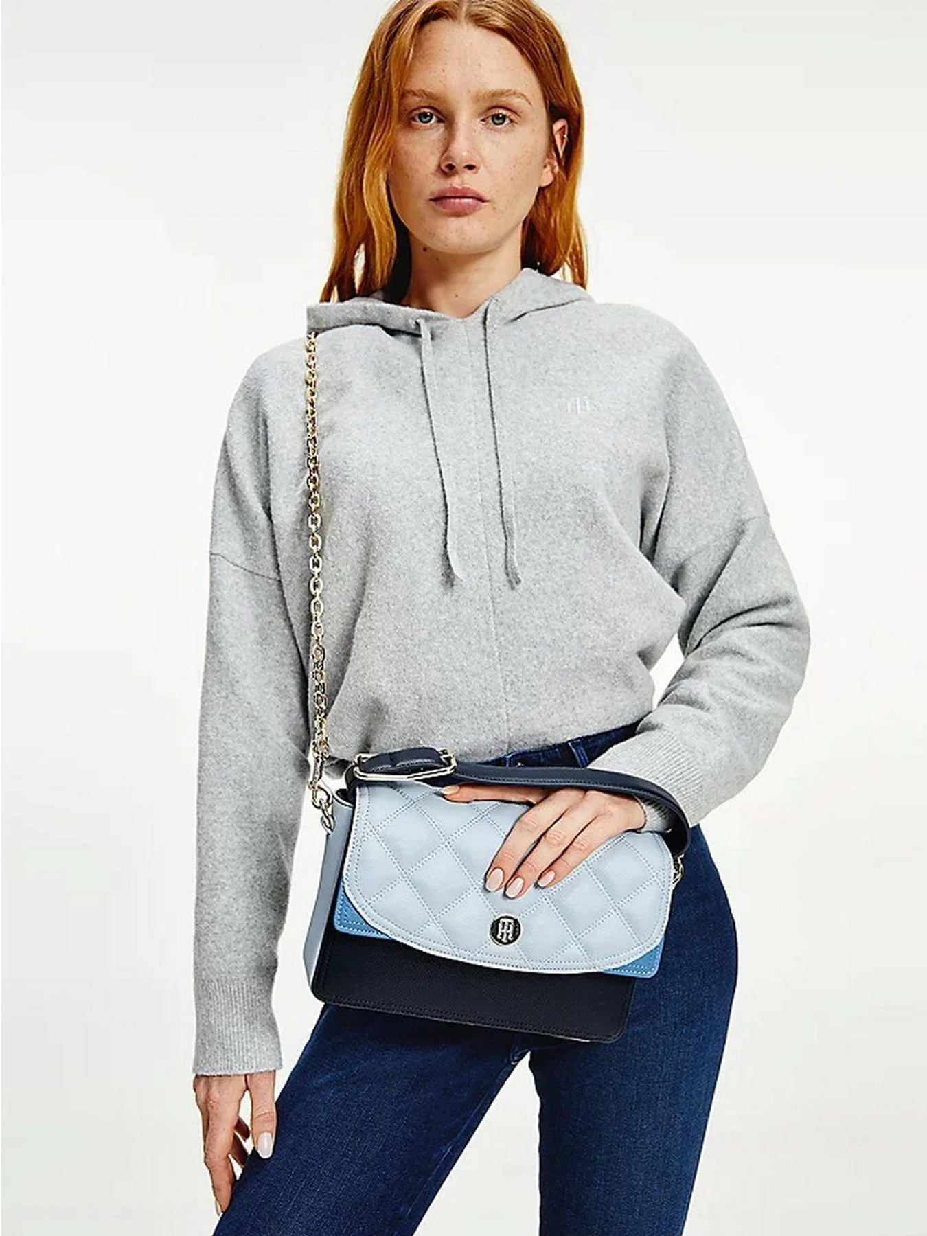 Сумки Tommy Hilfiger модель AW0AW10821-C1O Сумки Tommy Hilfiger модель AW0AW10821-C1O Фото