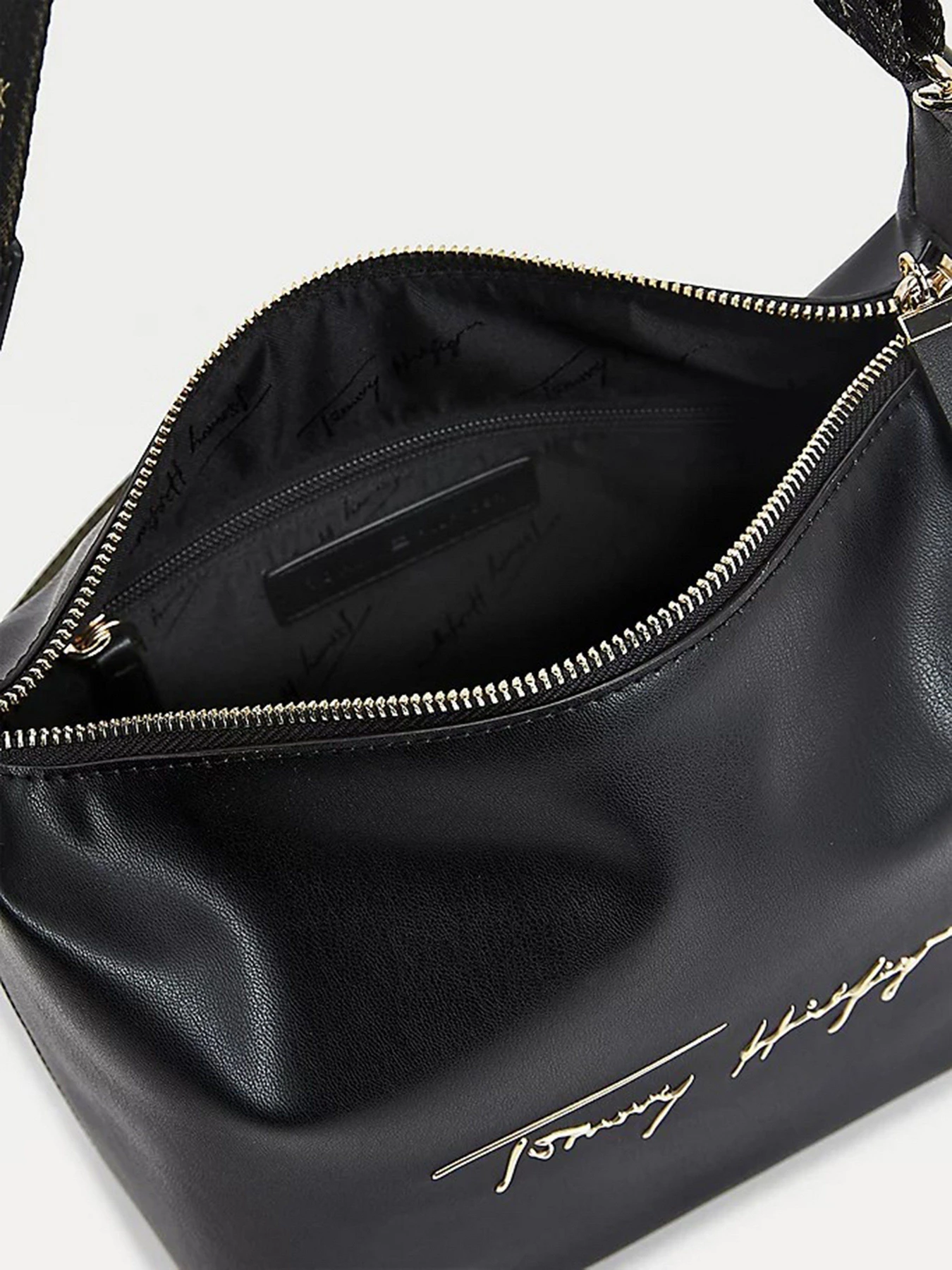 Сумки Tommy Hilfiger модель AW0AW10472-BDS Сумки Tommy Hilfiger модель AW0AW10472-BDS Фото