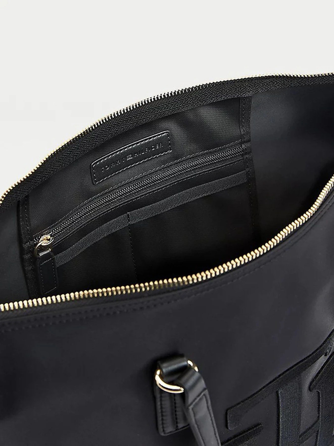 Сумки Tommy Hilfiger модель AW0AW10465-BDS Сумки Tommy Hilfiger модель AW0AW10465-BDS Фото