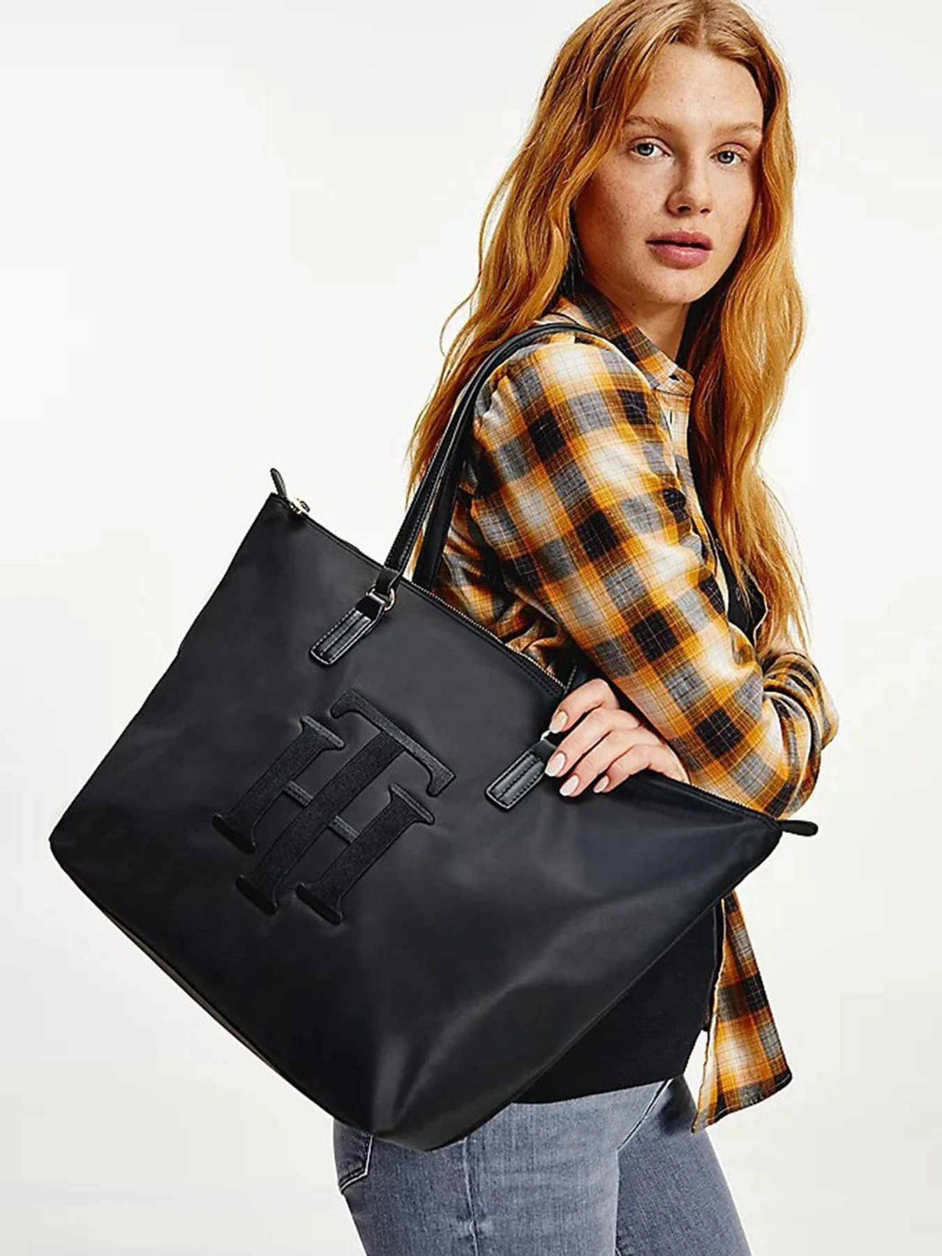 Сумки Tommy Hilfiger модель AW0AW10465-BDS Сумки Tommy Hilfiger модель AW0AW10465-BDS Фото