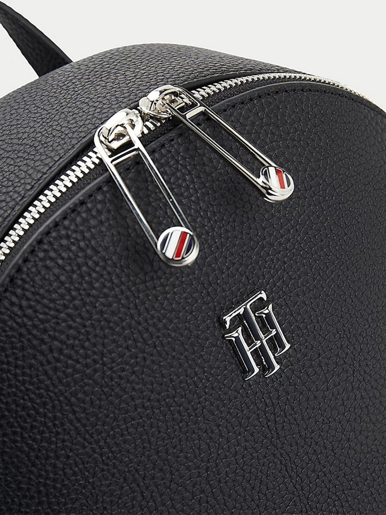 Рюкзаки Tommy Hilfiger Dome Monogram модель AW0AW10451-BDS Рюкзаки Tommy Hilfiger Dome Monogram модель AW0AW10451-BDS Фото