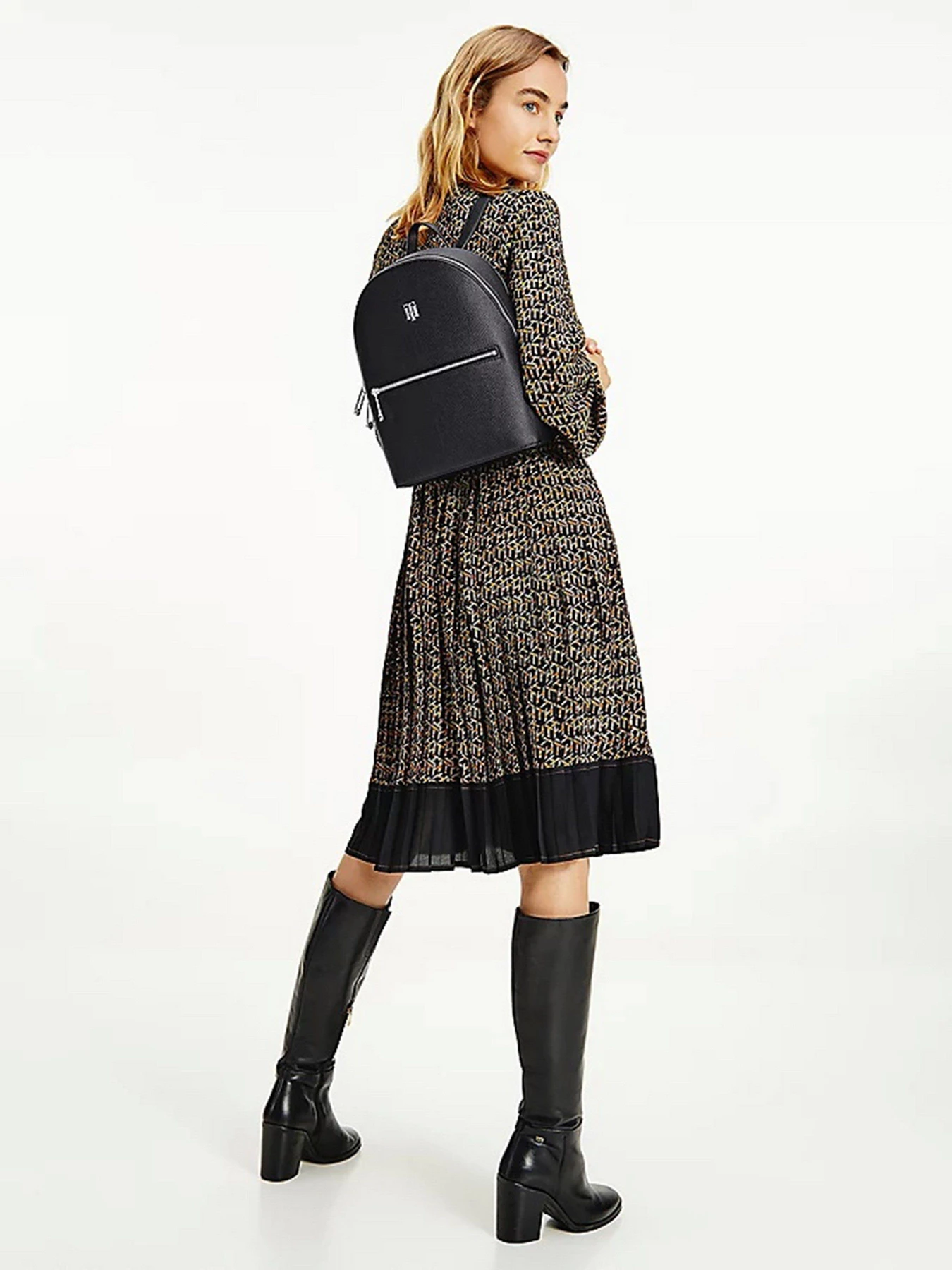 Рюкзаки Tommy Hilfiger Dome Monogram модель AW0AW10451-BDS Рюкзаки Tommy Hilfiger Dome Monogram модель AW0AW10451-BDS Фото