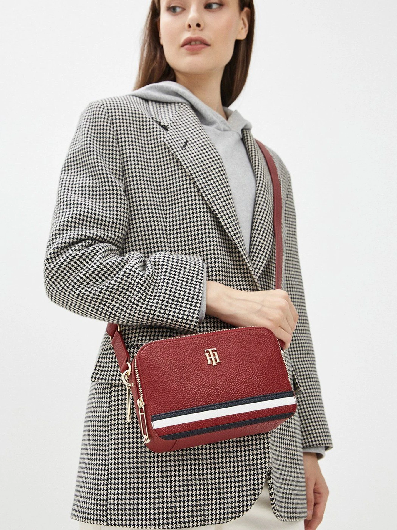 Сумки Tommy Hilfiger модель AW0AW10495-XIT Сумки Tommy Hilfiger модель AW0AW10495-XIT Фото