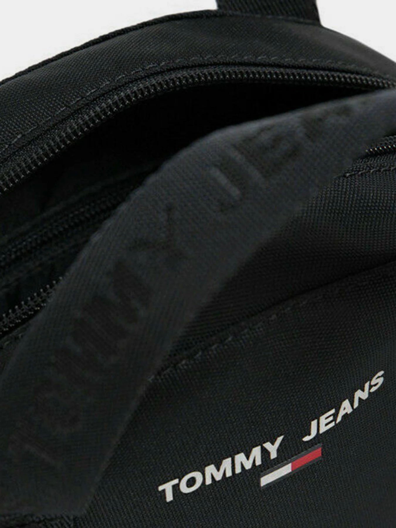 Сумки Tommy Hilfiger модель AW0AW10662-BDS Сумки Tommy Hilfiger модель AW0AW10662-BDS Фото