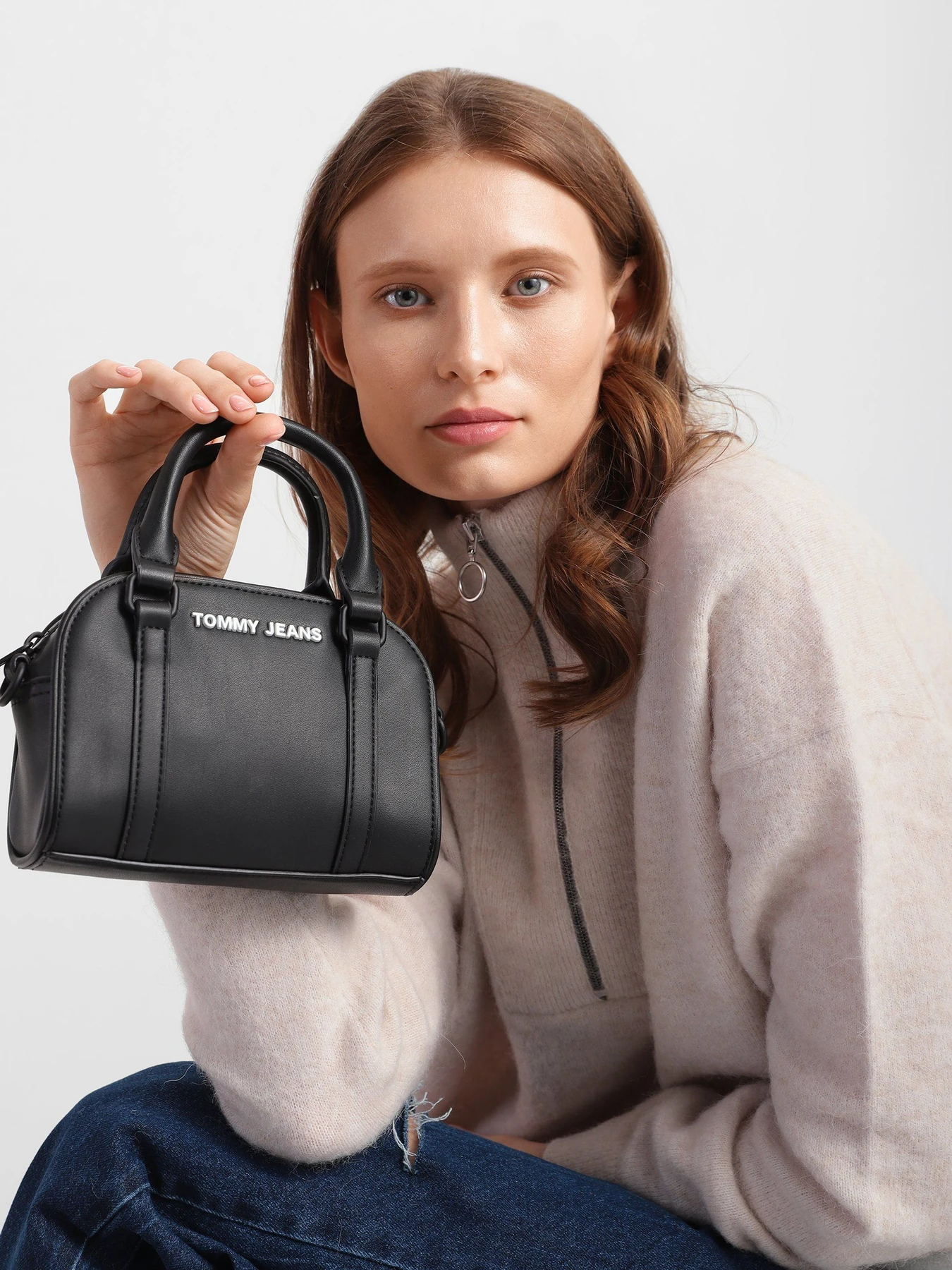 Сумки Tommy Hilfiger модель AW0AW10669-BDS Сумки Tommy Hilfiger модель AW0AW10669-BDS Фото