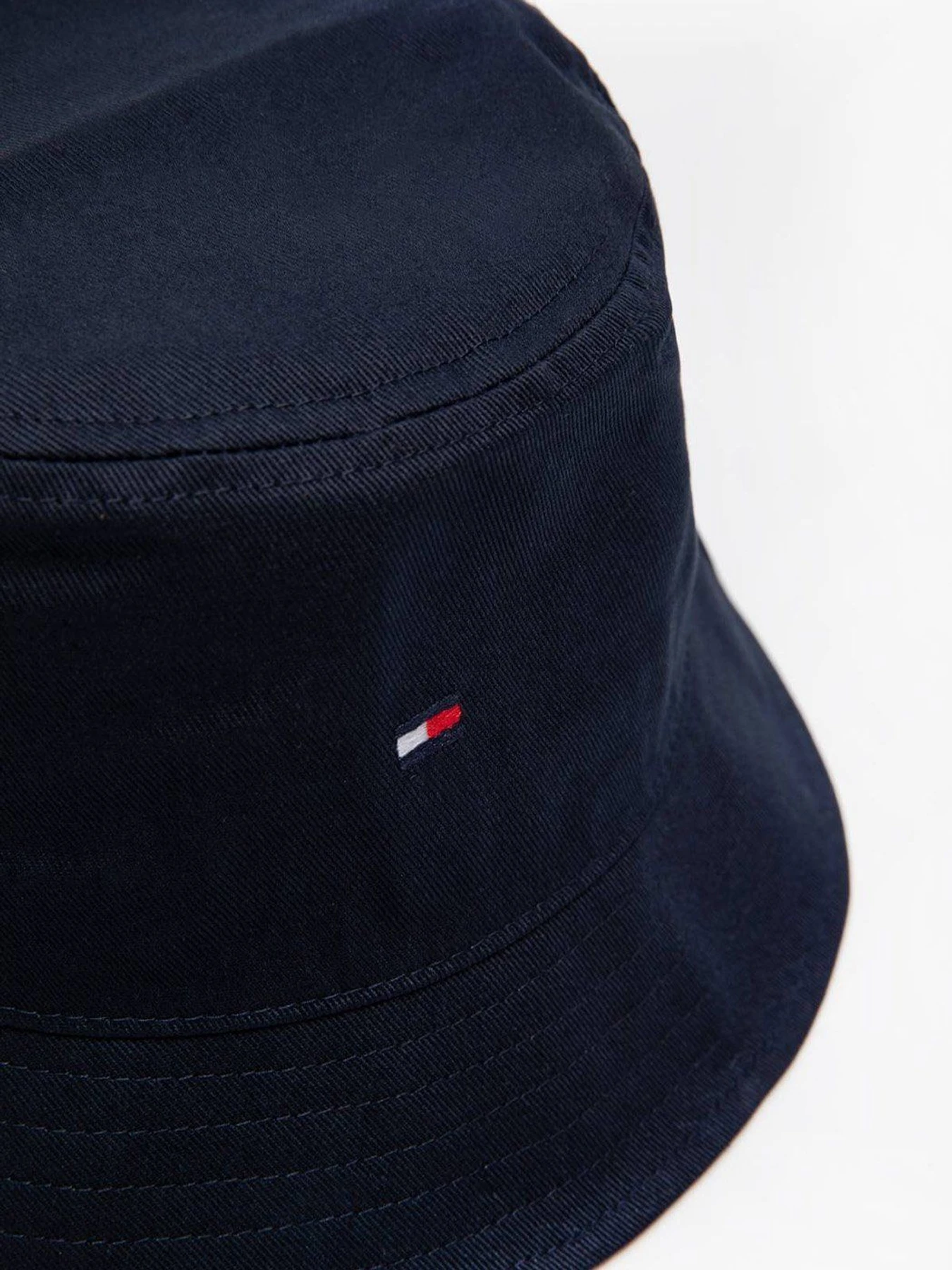 Шапки и кепки Tommy Hilfiger Flag Bucket модель AM0AM07344-DW5 Шапки и кепки Tommy Hilfiger Flag Bucket модель AM0AM07344-DW5 Фото