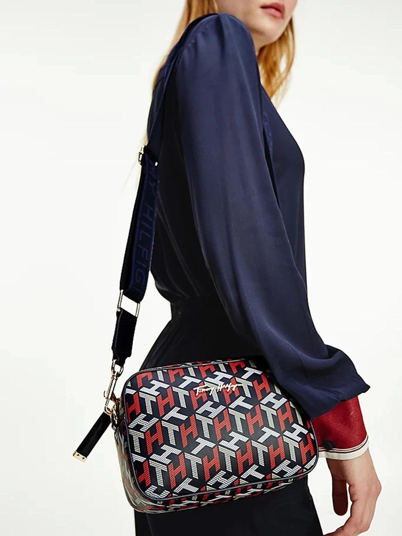 Сумки Tommy Hilfiger модель AW0AW10271-0GY Сумки Tommy Hilfiger модель AW0AW10271-0GY Фото