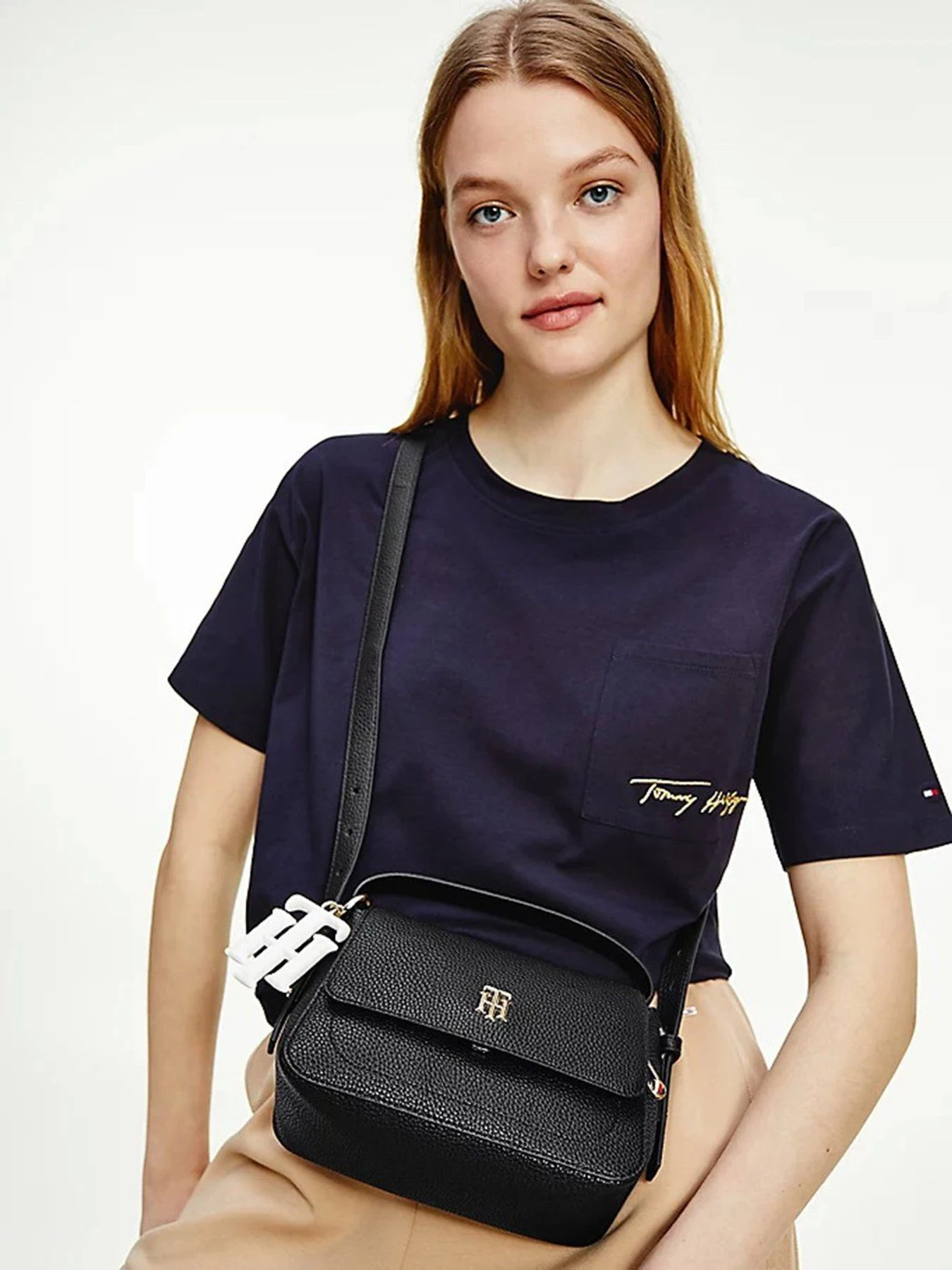 Сумки Tommy Hilfiger модель AW0AW10104-DW5 Сумки Tommy Hilfiger модель AW0AW10104-DW5 Фото