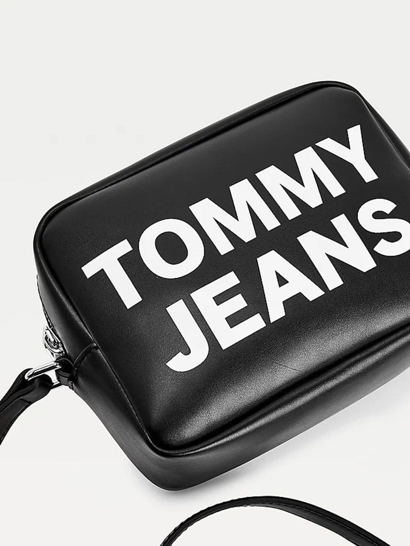 Сумки Tommy Hilfiger модель AW0AW10152-BDS Сумки Tommy Hilfiger модель AW0AW10152-BDS Фото