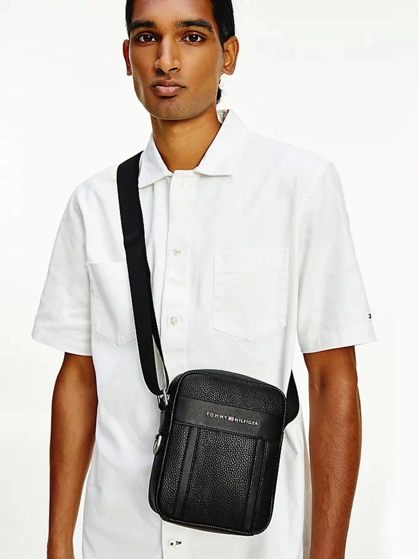 Сумки Tommy Hilfiger модель AM0AM07561-BDS Сумки Tommy Hilfiger модель AM0AM07561-BDS Фото