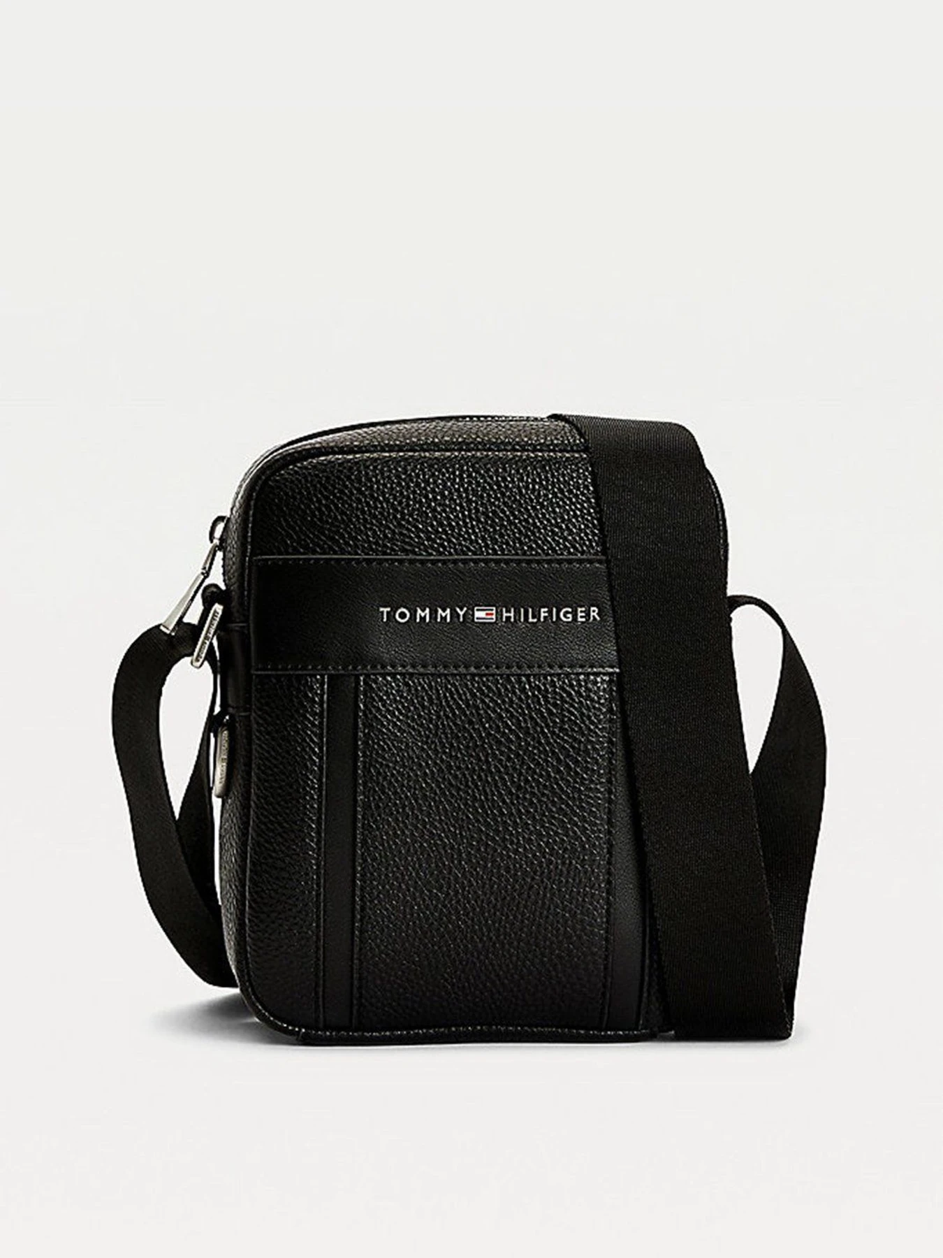 Сумки Tommy Hilfiger модель AM0AM07561-BDS Сумки Tommy Hilfiger модель AM0AM07561-BDS Фото