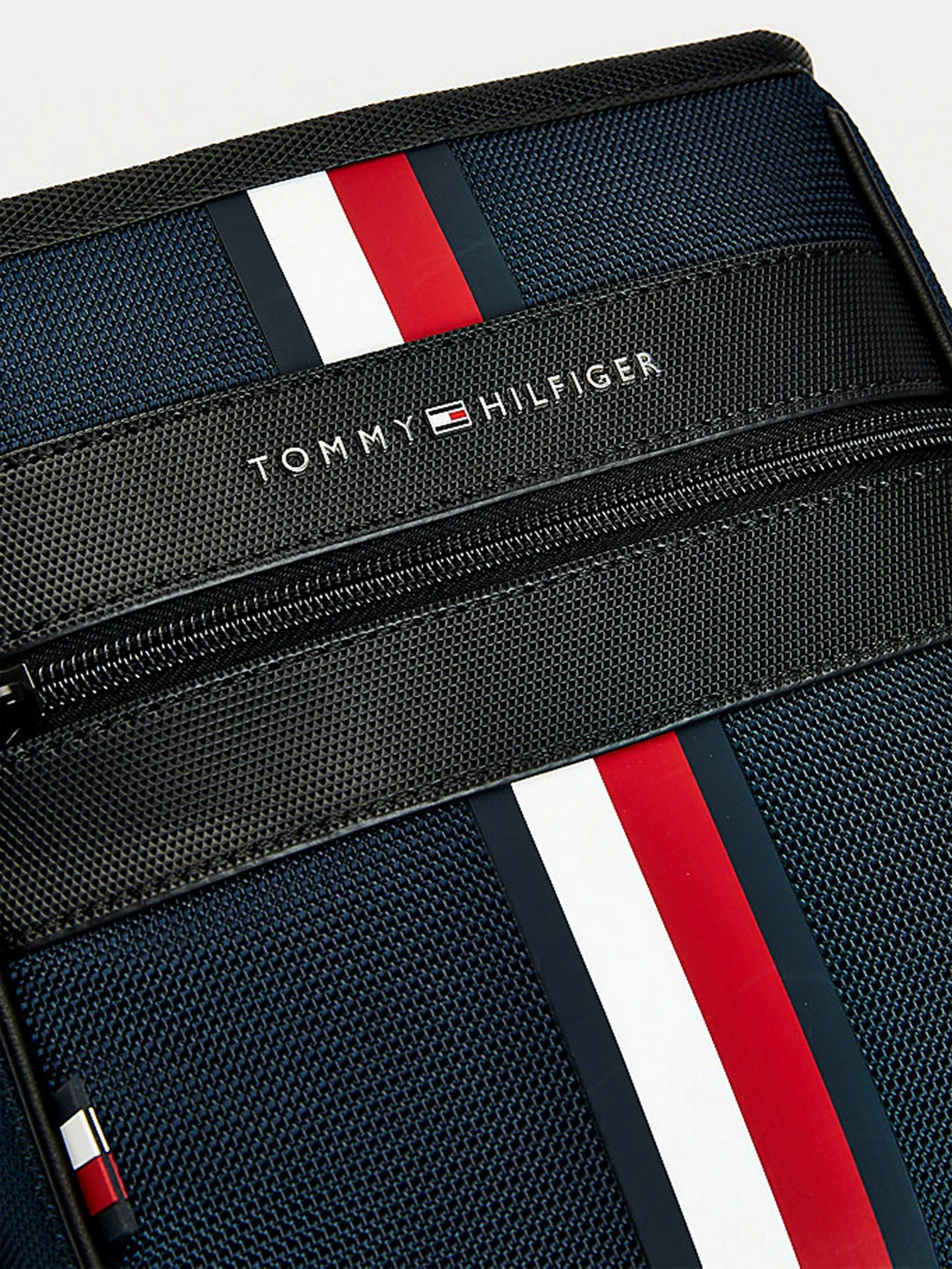 Сумки Tommy Hilfiger модель AM0AM07586-DW5 Фото