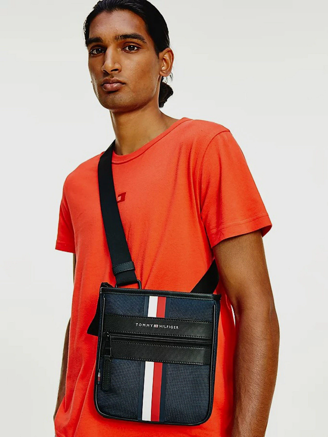 Сумки Tommy Hilfiger модель AM0AM07586-DW5 Фото