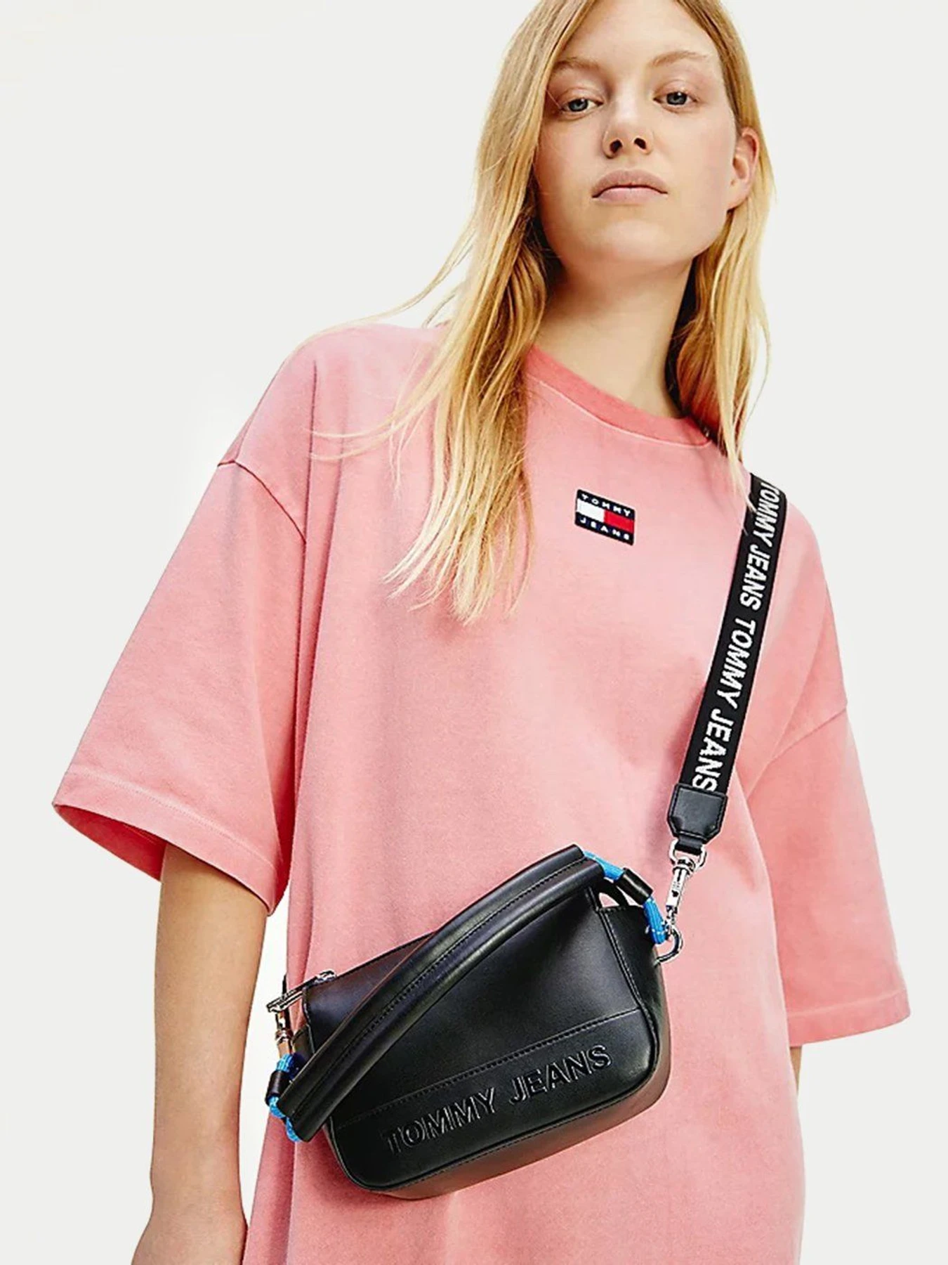Сумки Tommy Hilfiger модель AW0AW10160-BDS Сумки Tommy Hilfiger модель AW0AW10160-BDS Фото