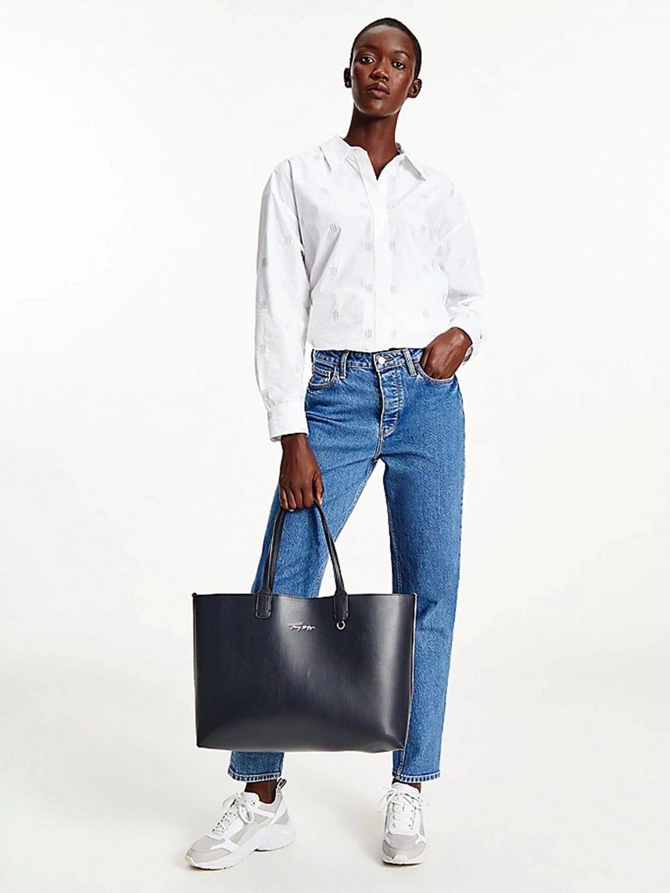 Сумки Tommy Hilfiger модель AW0AW10932-DW5 Сумки Tommy Hilfiger модель AW0AW10932-DW5 Фото
