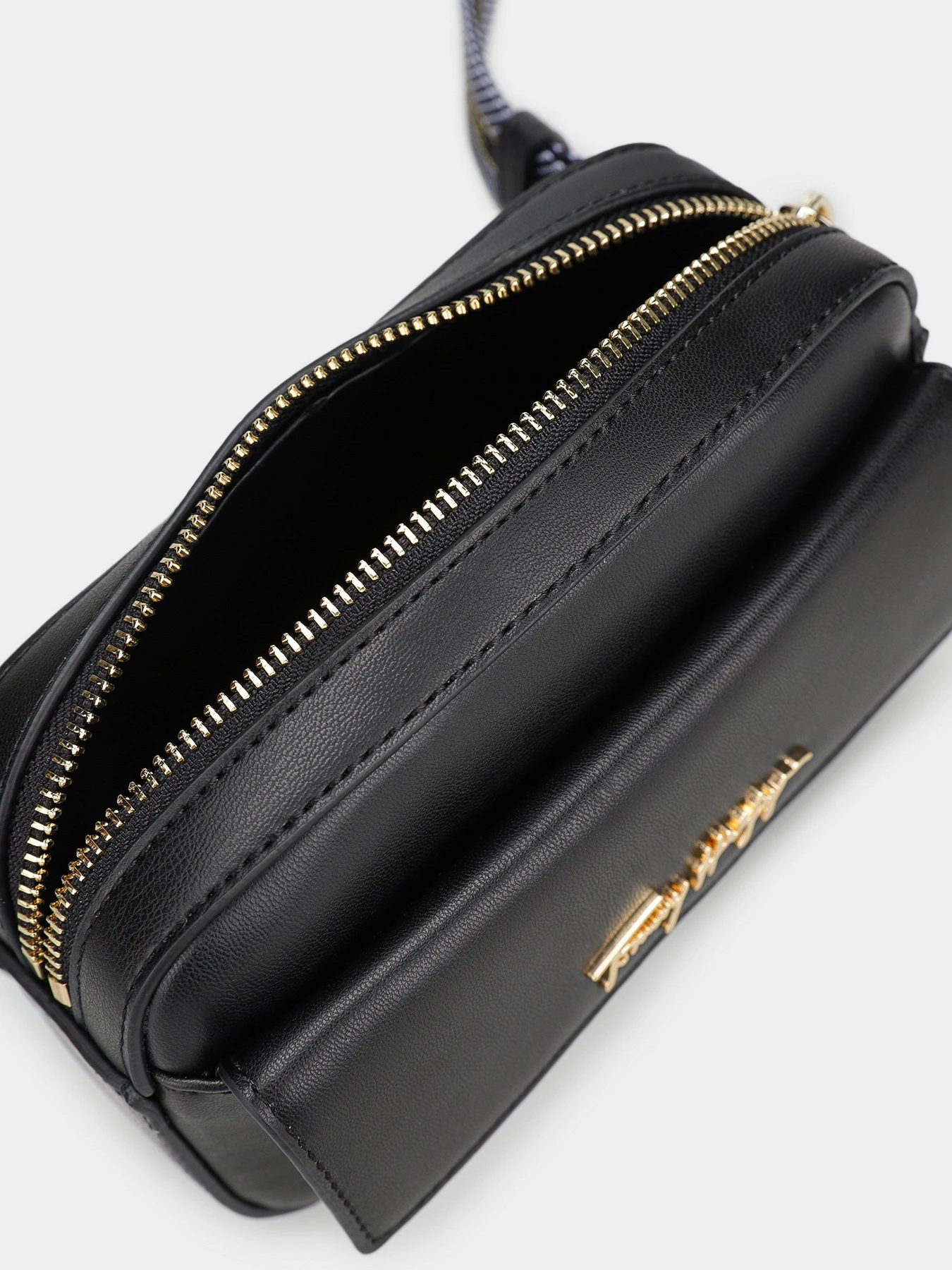 Сумки Tommy Hilfiger модель AW0AW11101-BDS Сумки Tommy Hilfiger модель AW0AW11101-BDS Фото