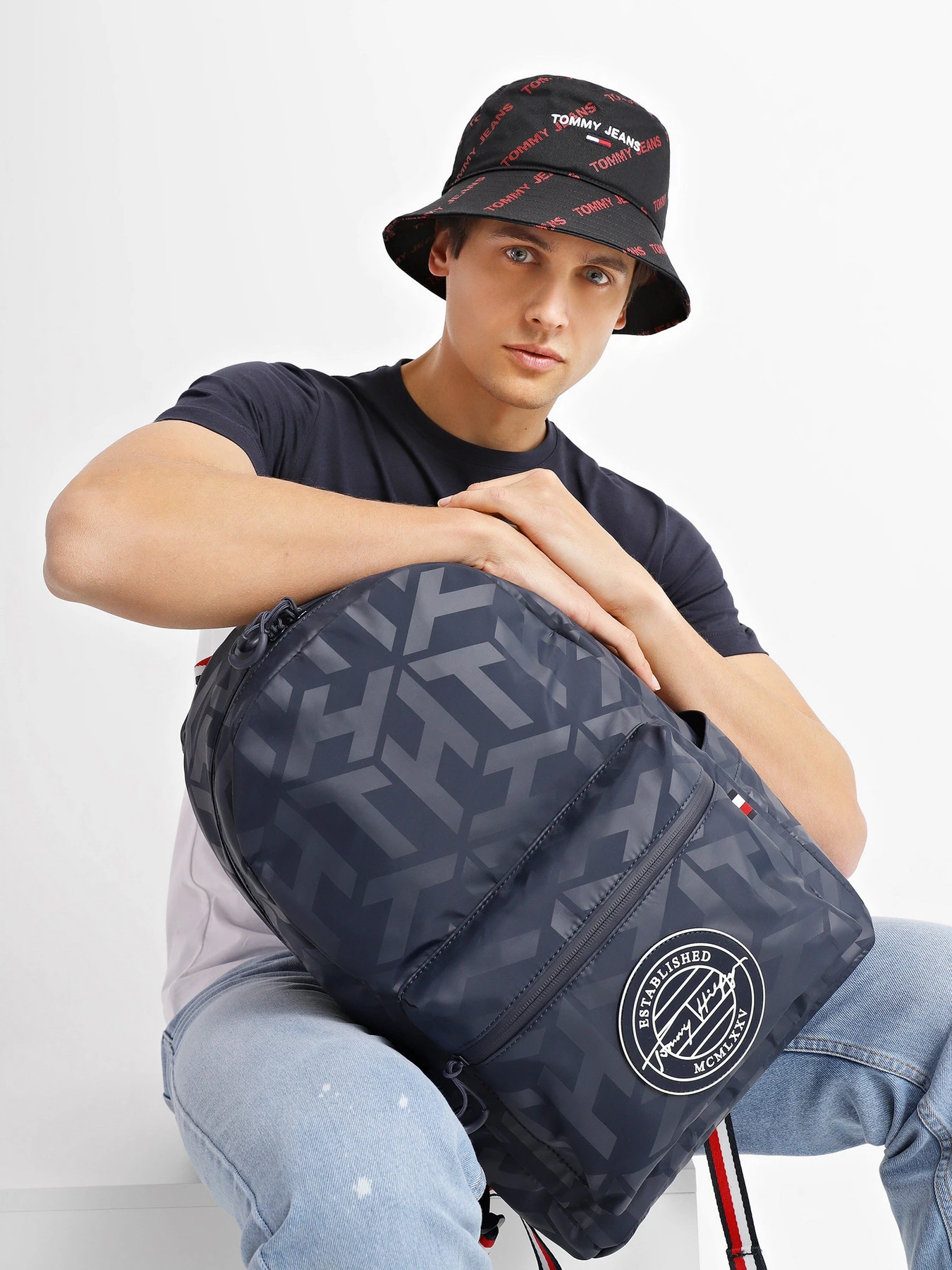 Рюкзаки Tommy Hilfiger модель AM0AM08627-DW5 Рюкзаки Tommy Hilfiger модель AM0AM08627-DW5 Фото