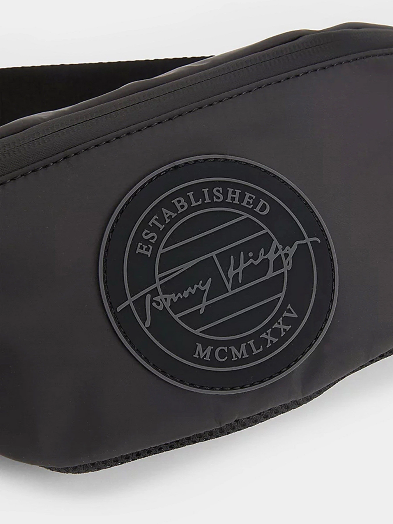 Сумки Tommy Hilfiger модель AM0AM08106-BDS Сумки Tommy Hilfiger модель AM0AM08106-BDS Фото