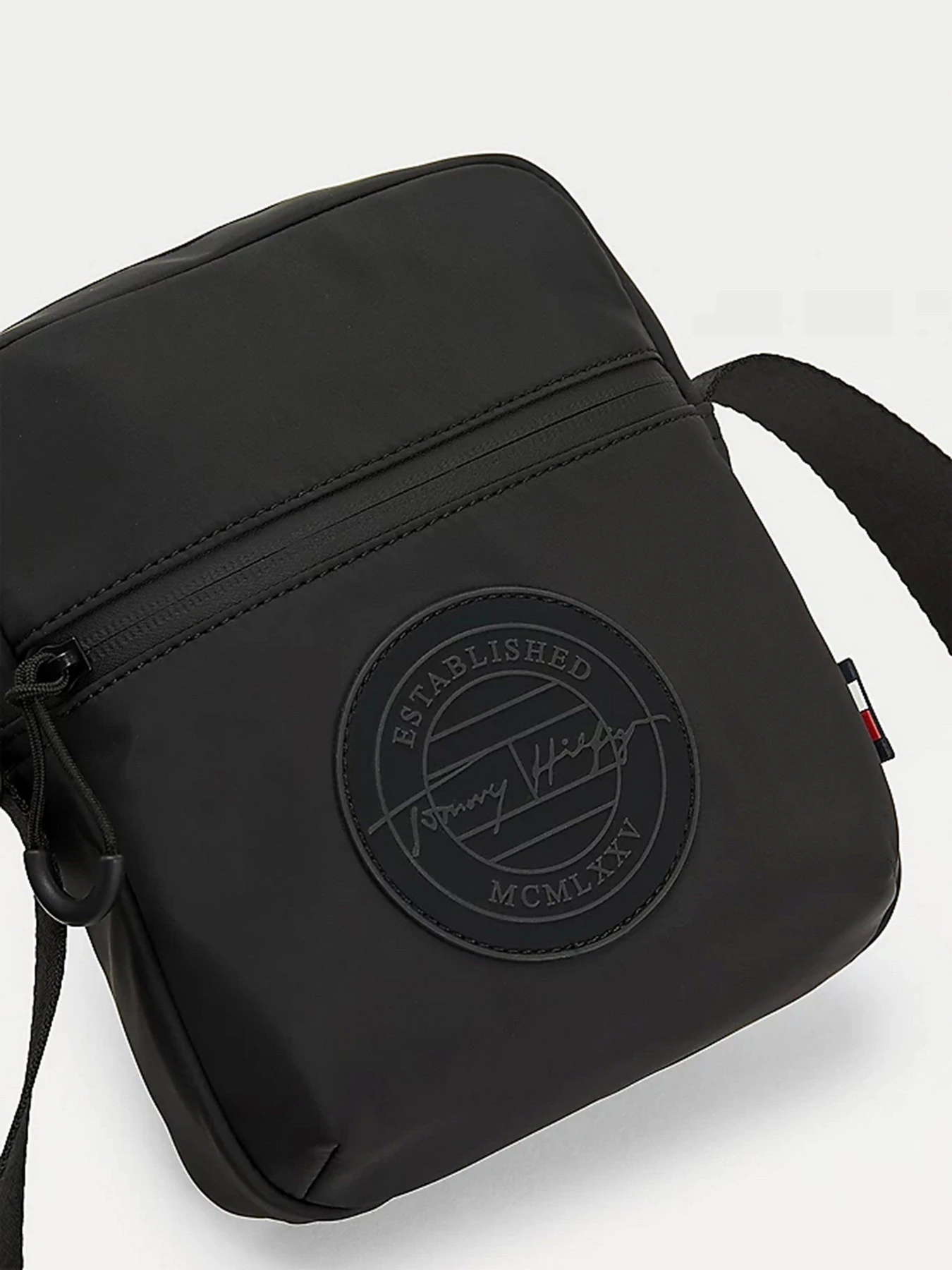 Сумки Tommy Hilfiger модель AM0AM08107-BDS Сумки Tommy Hilfiger модель AM0AM08107-BDS Фото