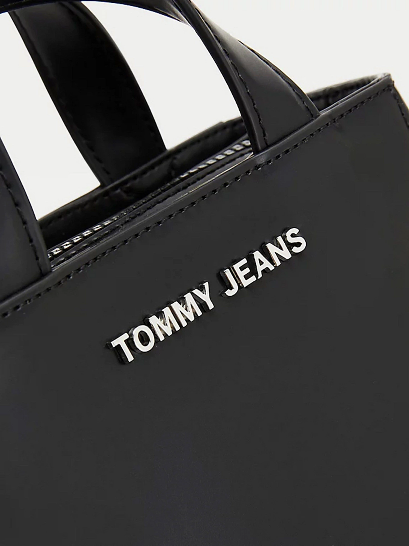 Сумки Tommy Hilfiger модель AW0AW10894-BDS Сумки Tommy Hilfiger модель AW0AW10894-BDS Фото