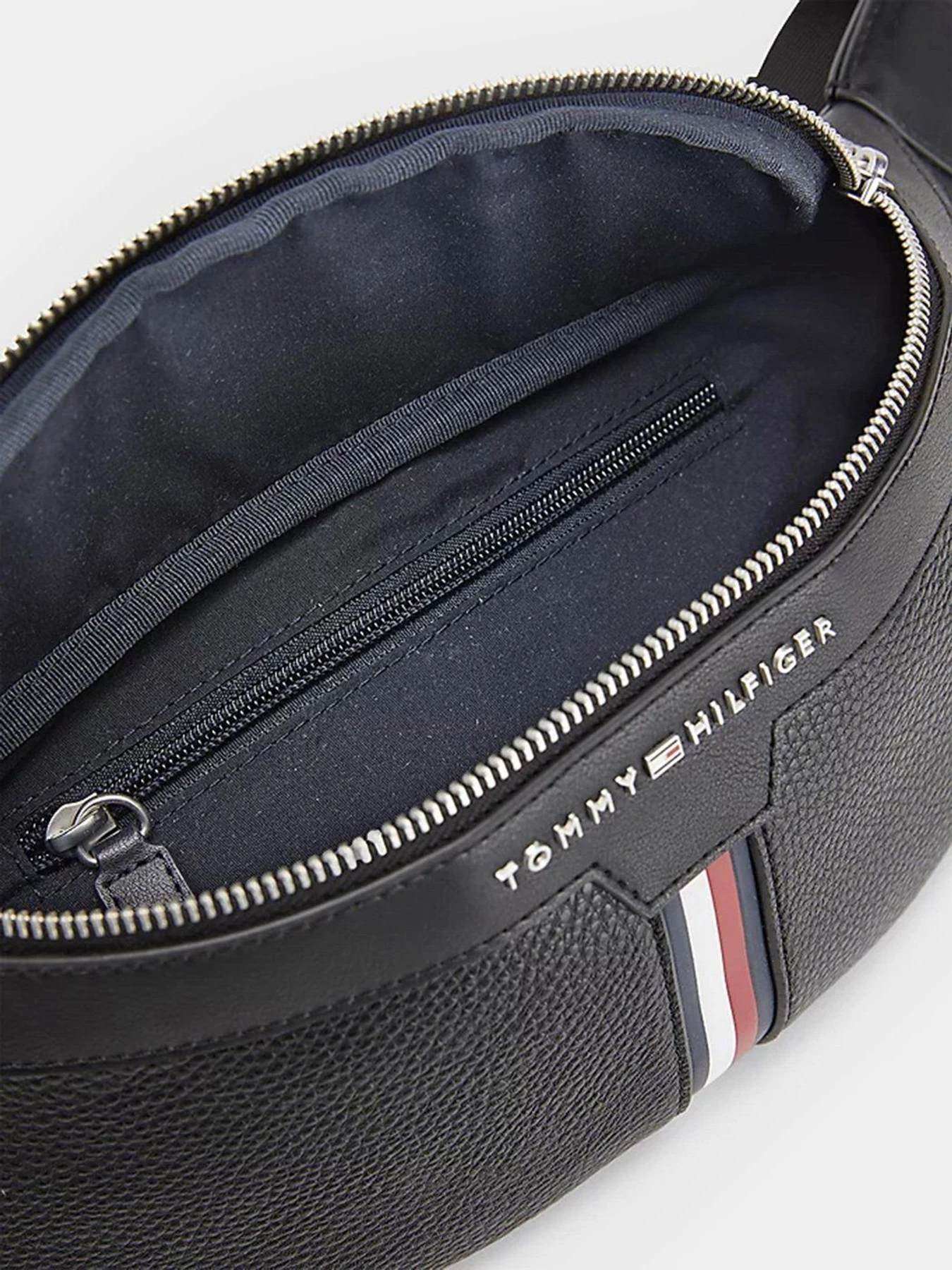 Сумки Tommy Hilfiger модель AM0AM08429-BDS Сумки Tommy Hilfiger модель AM0AM08429-BDS Фото