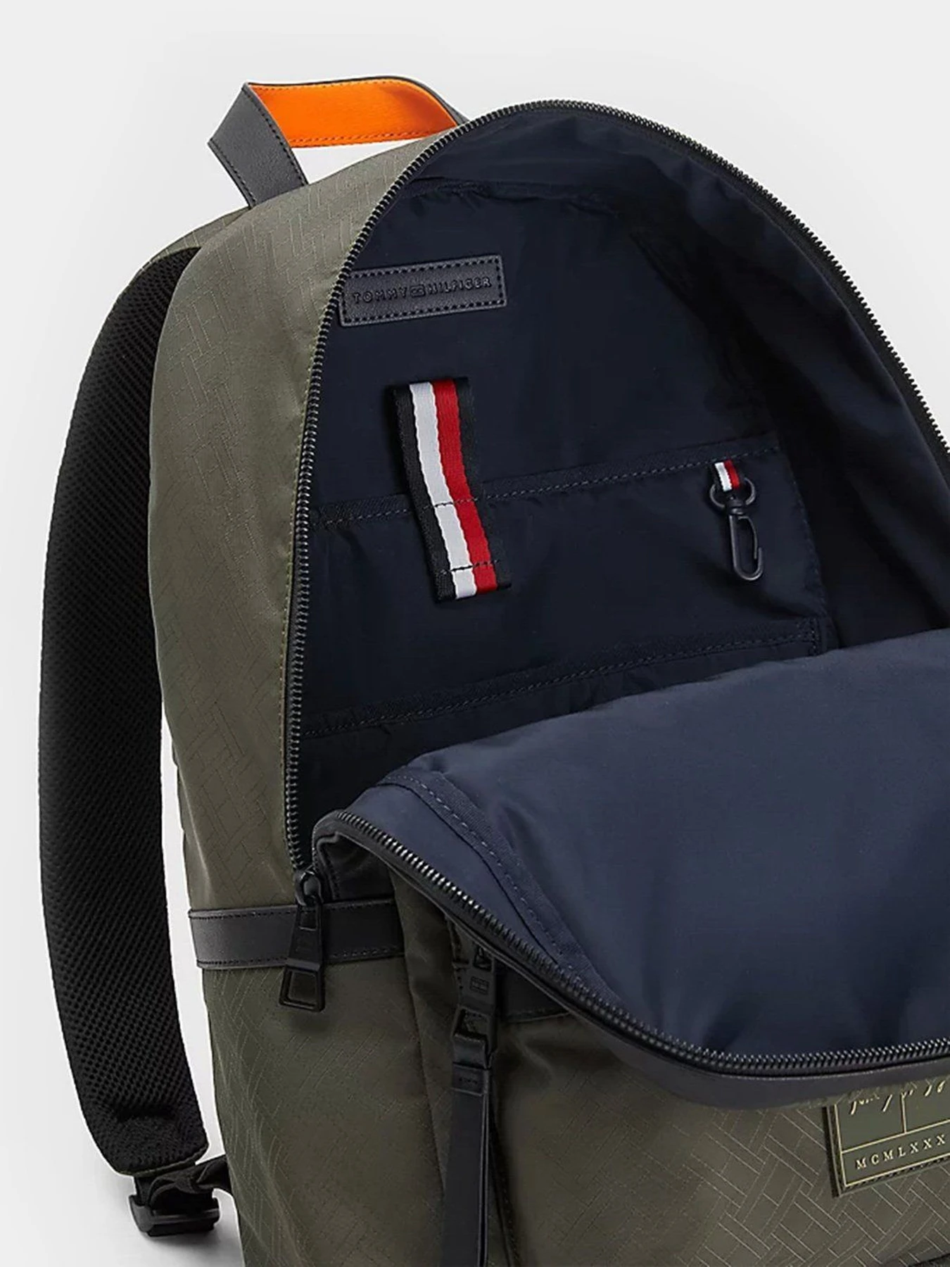 Рюкзаки Tommy Hilfiger модель AM0AM08452-0H7 Рюкзаки Tommy Hilfiger модель AM0AM08452-0H7 Фото
