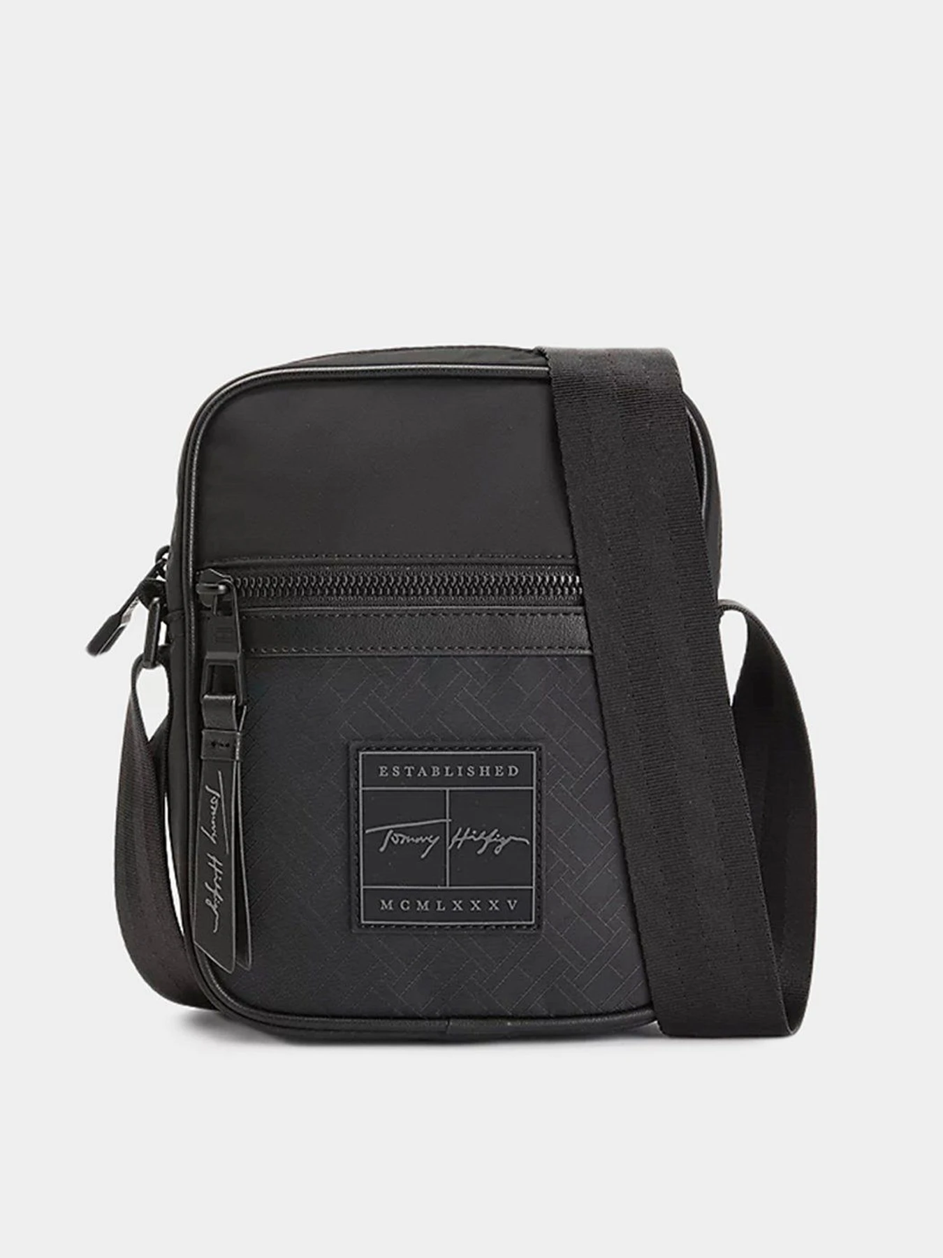 Сумки Tommy Hilfiger модель AM0AM08449-0GK Сумки Tommy Hilfiger модель AM0AM08449-0GK Фото