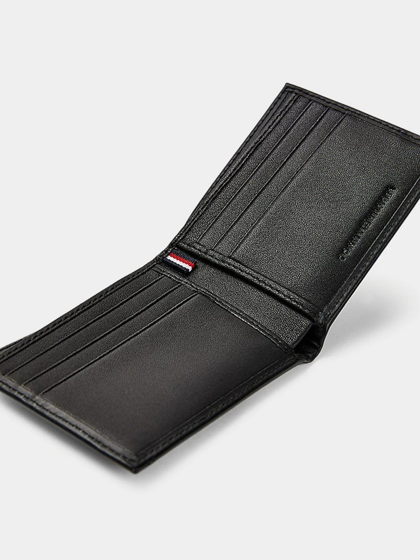 Гаманці Tommy Hilfiger модель AM0AM08599-BDS Гаманці Tommy Hilfiger модель AM0AM08599-BDS Фото