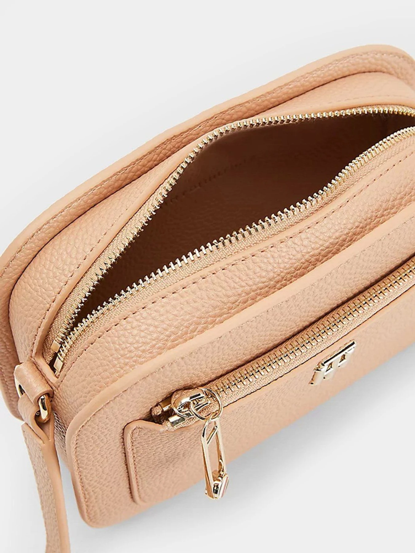 Сумки Tommy Hilfiger модель AW0AW11354-ABR Сумки Tommy Hilfiger модель AW0AW11354-ABR Фото