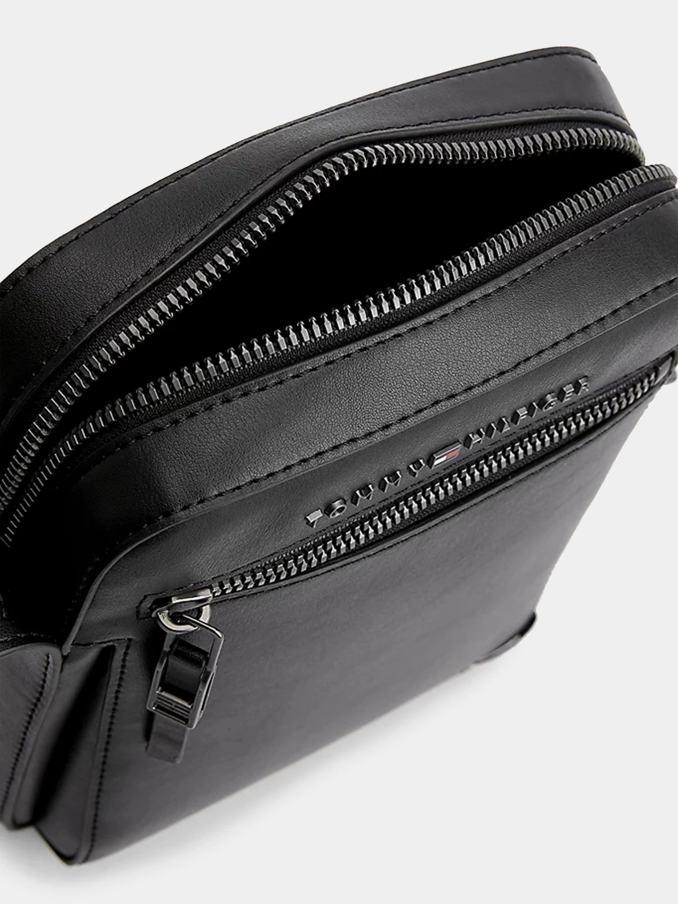 Сумки Tommy Hilfiger модель AM0AM09251-BDS Сумки Tommy Hilfiger модель AM0AM09251-BDS Фото