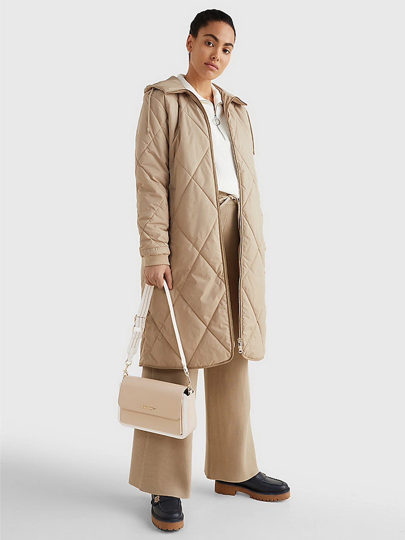 Сумки Tommy Hilfiger модель AW0AW12308-0F6 Сумки Tommy Hilfiger модель AW0AW12308-0F6 Фото